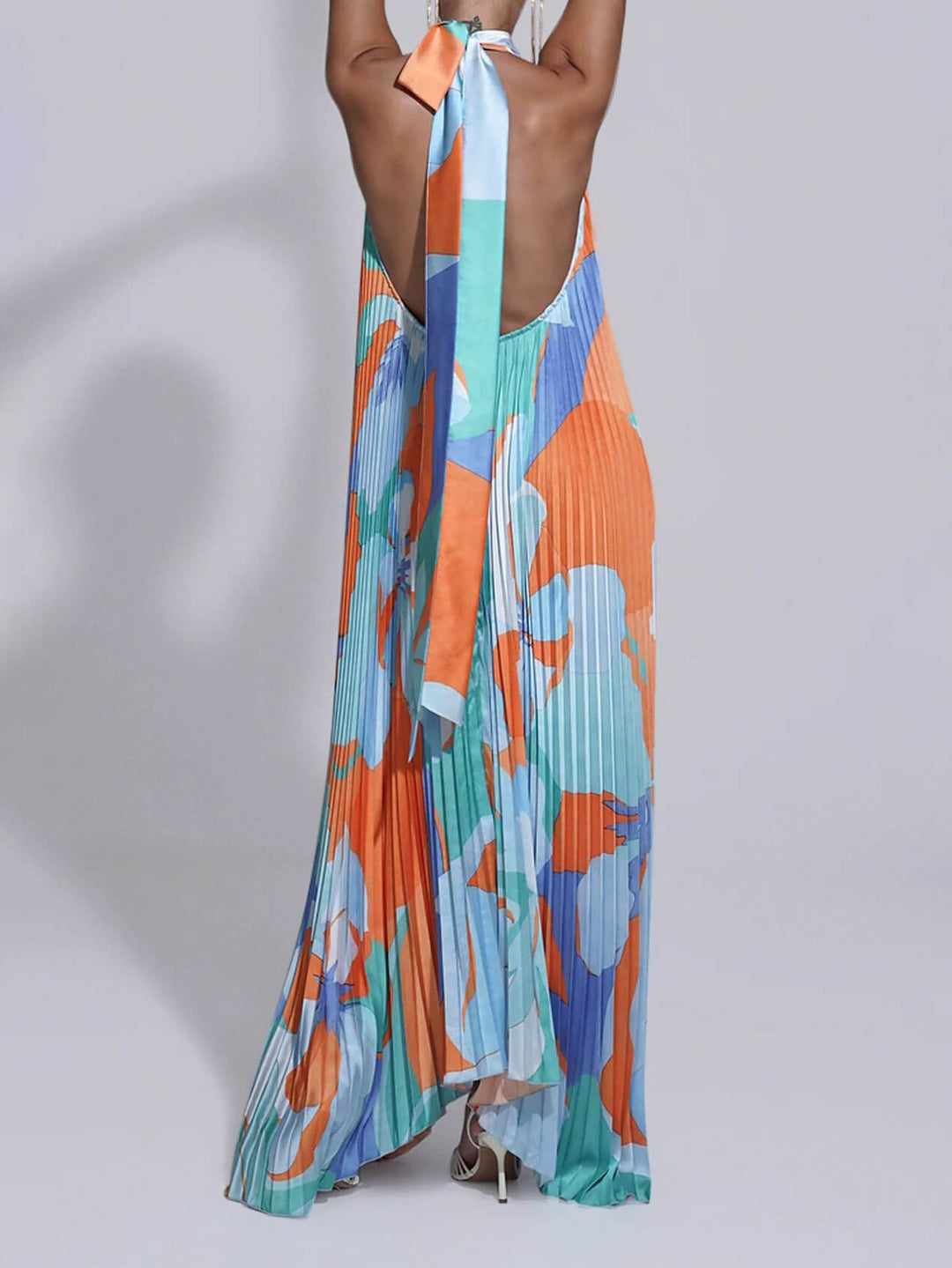 Women’s Maxi Dress - Halter Neck - Pleated Design - Keyhole Neckline - Elegant Fit
