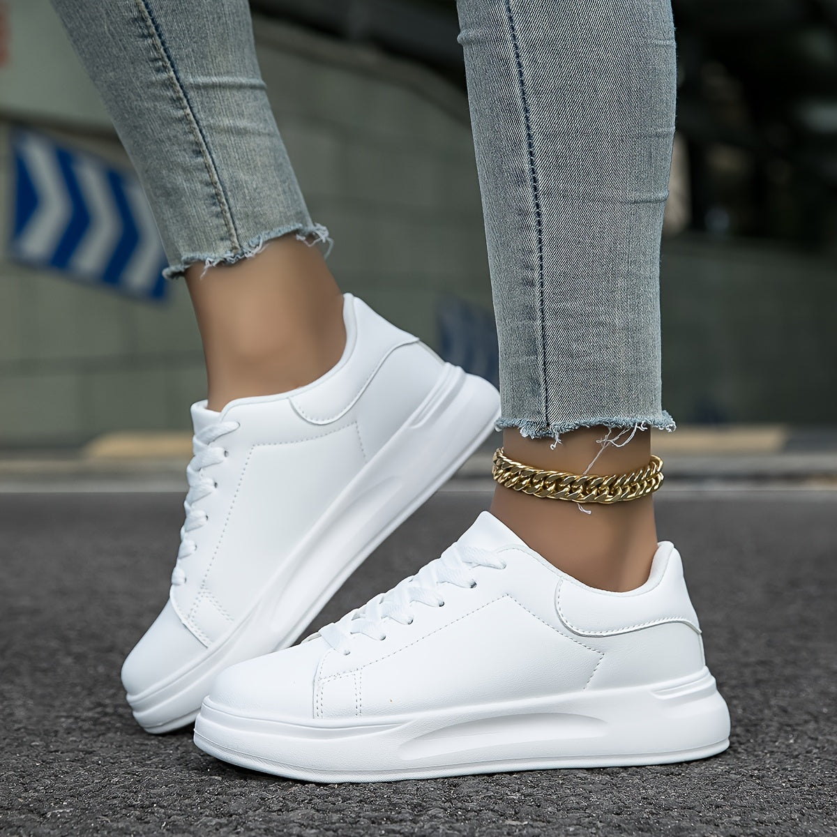 Women’s Casual Sneakers – Low-Top Minimalist Design – Comfortable Lace-Up Fit