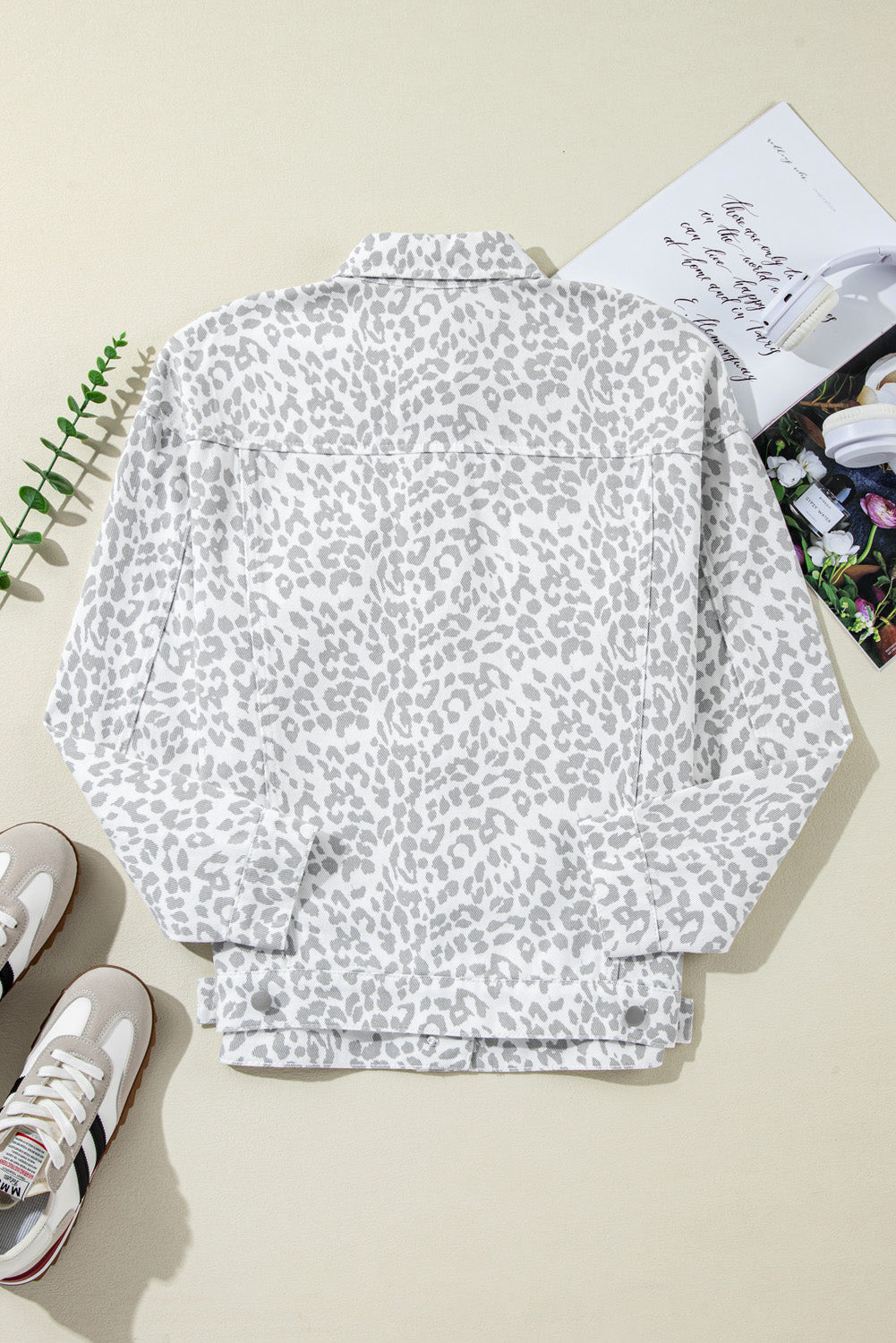 Leopard print denim jacket with lapel collar for women