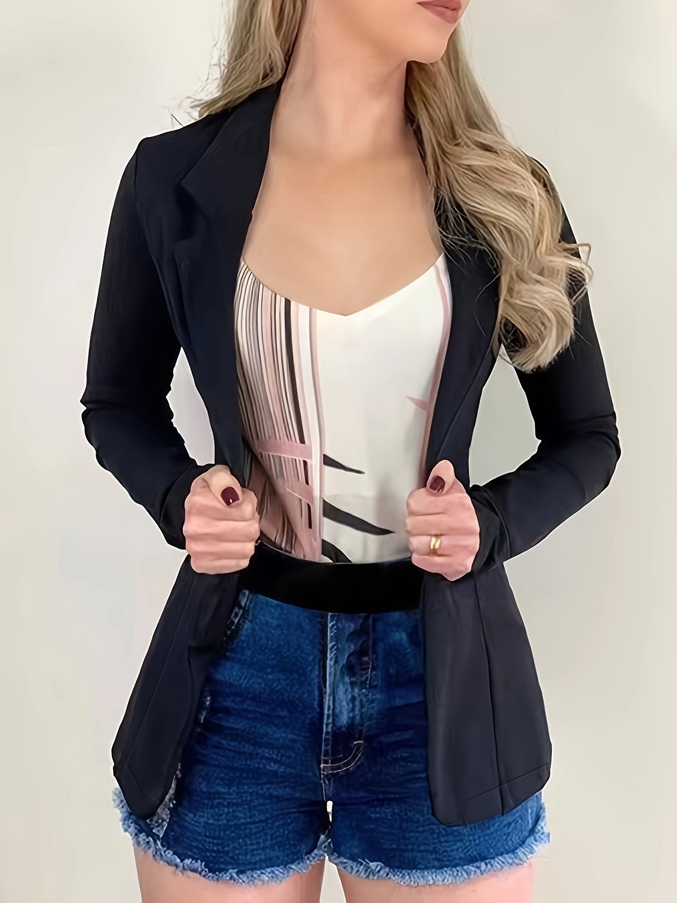 Women's slim fit lapel long sleeve blazer