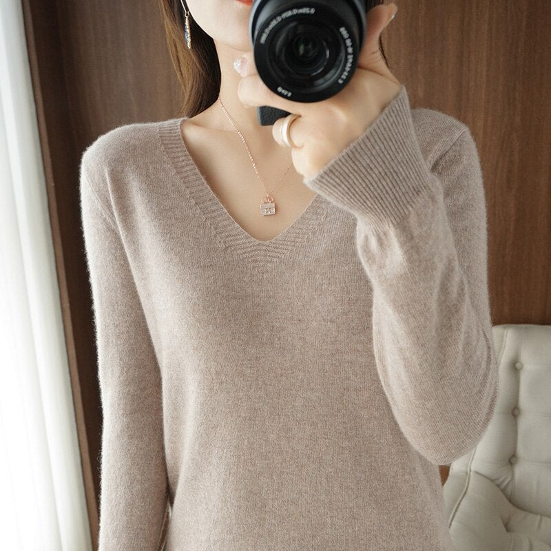 Women's knitted v-neck bottoming sweater