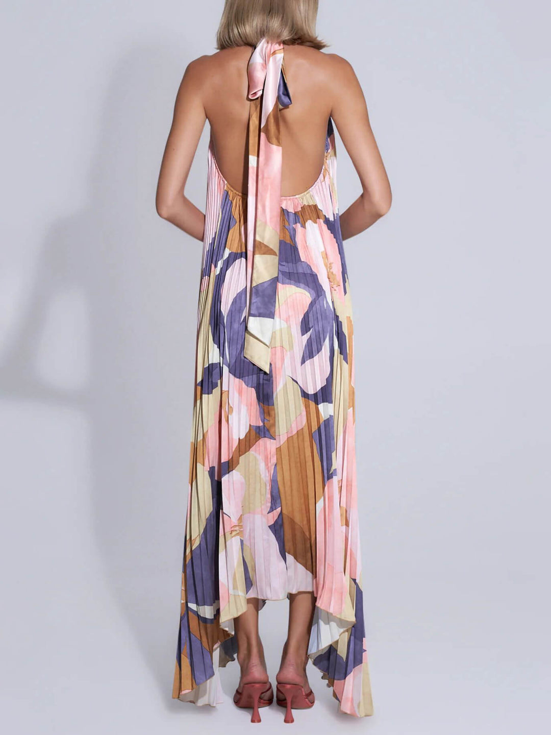 Women’s Maxi Dress - Halter Neck - Pleated Design - Keyhole Neckline - Elegant Fit