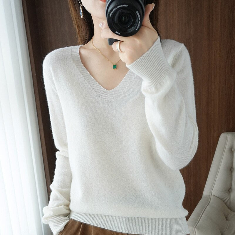 Women's knitted v-neck bottoming sweater
