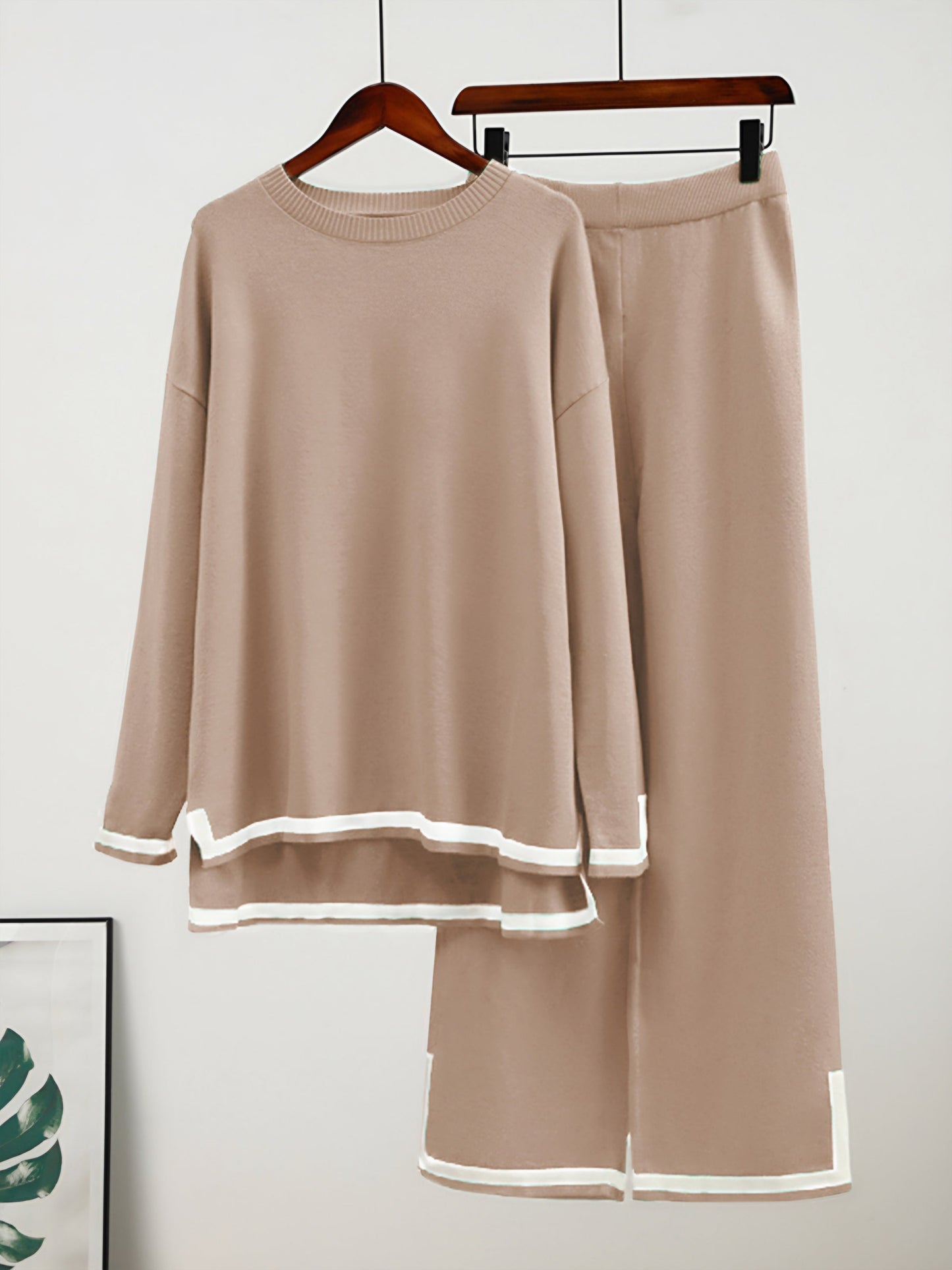 Women's elegant 2-piece lounge set made of stretch knit