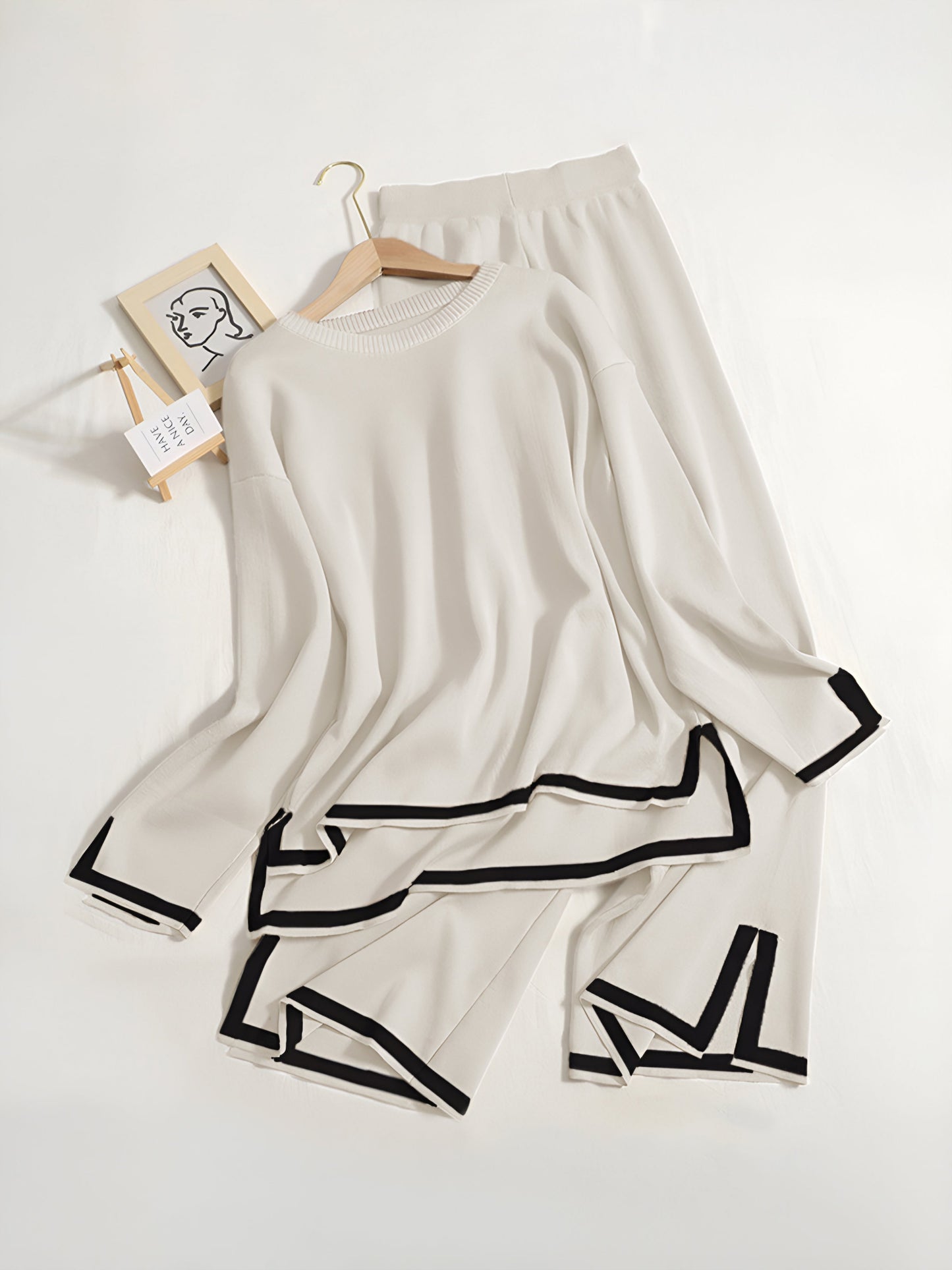 Women's elegant 2-piece lounge set made of stretch knit