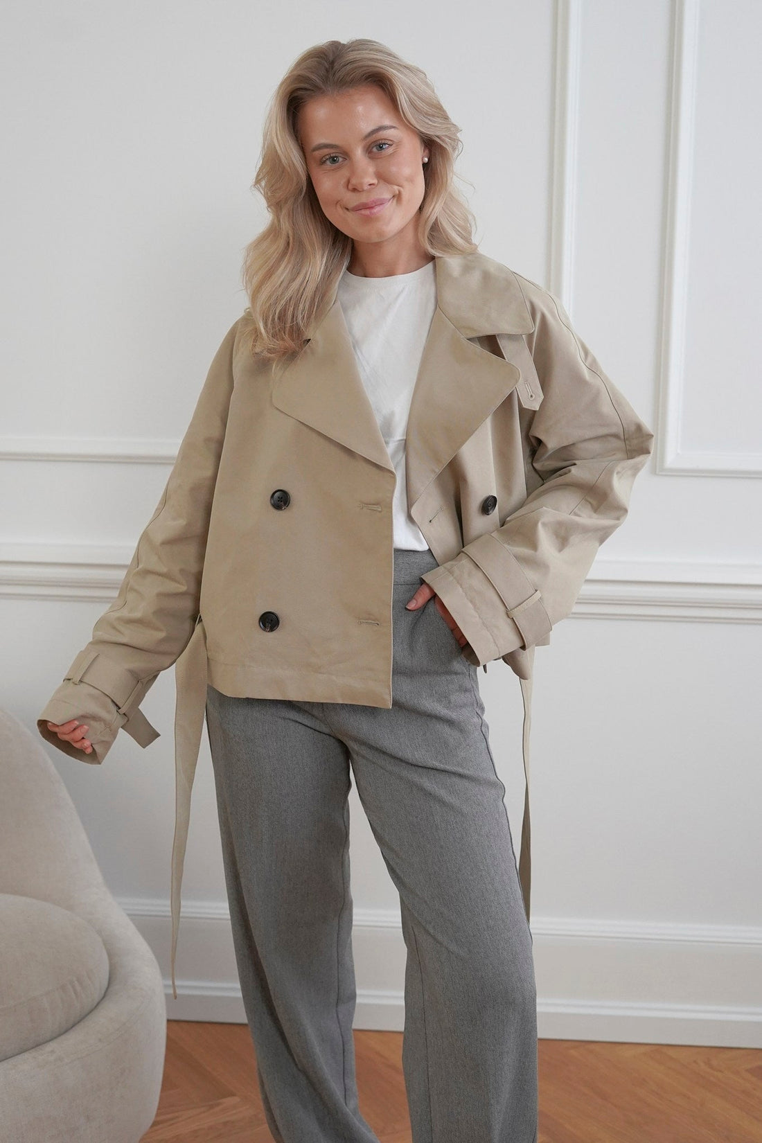 Women's coat in beige with belt