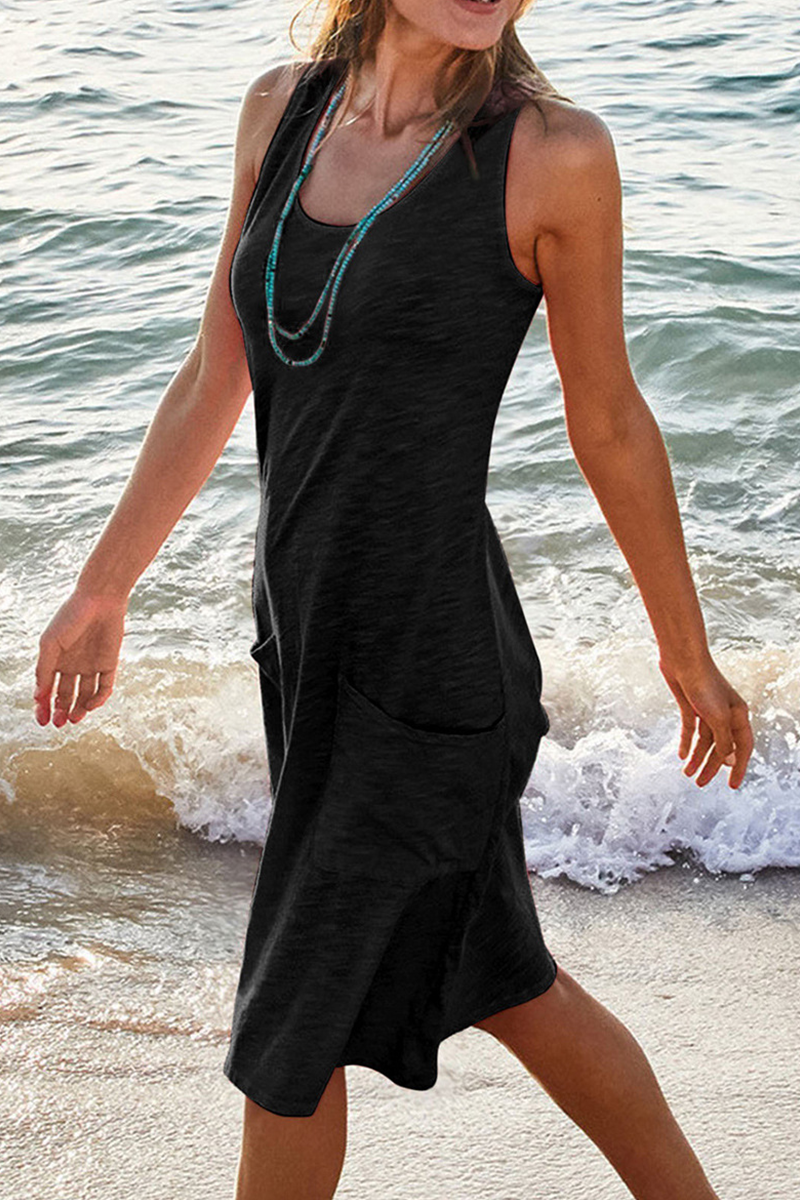 Women's Sleeveless Casual Dress - Loose Fit - Scoop Neck - Knee-Length with Pockets