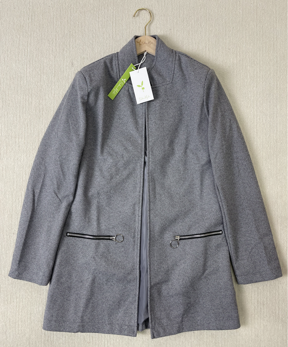 Women's stylish gray long sleeve blazer
