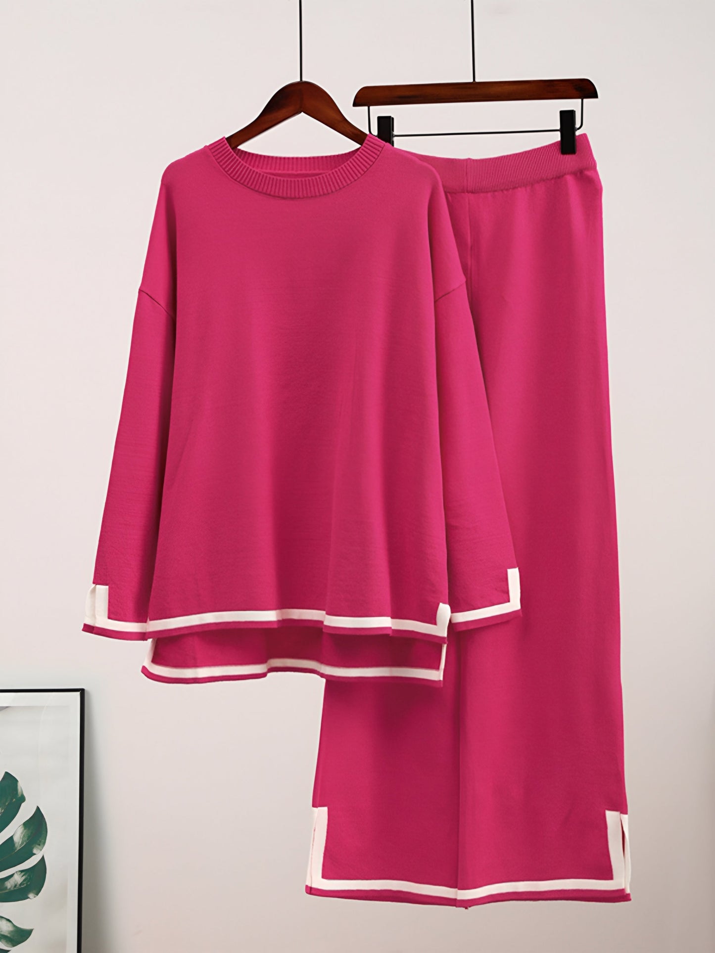 Women's elegant 2-piece lounge set made of stretch knit