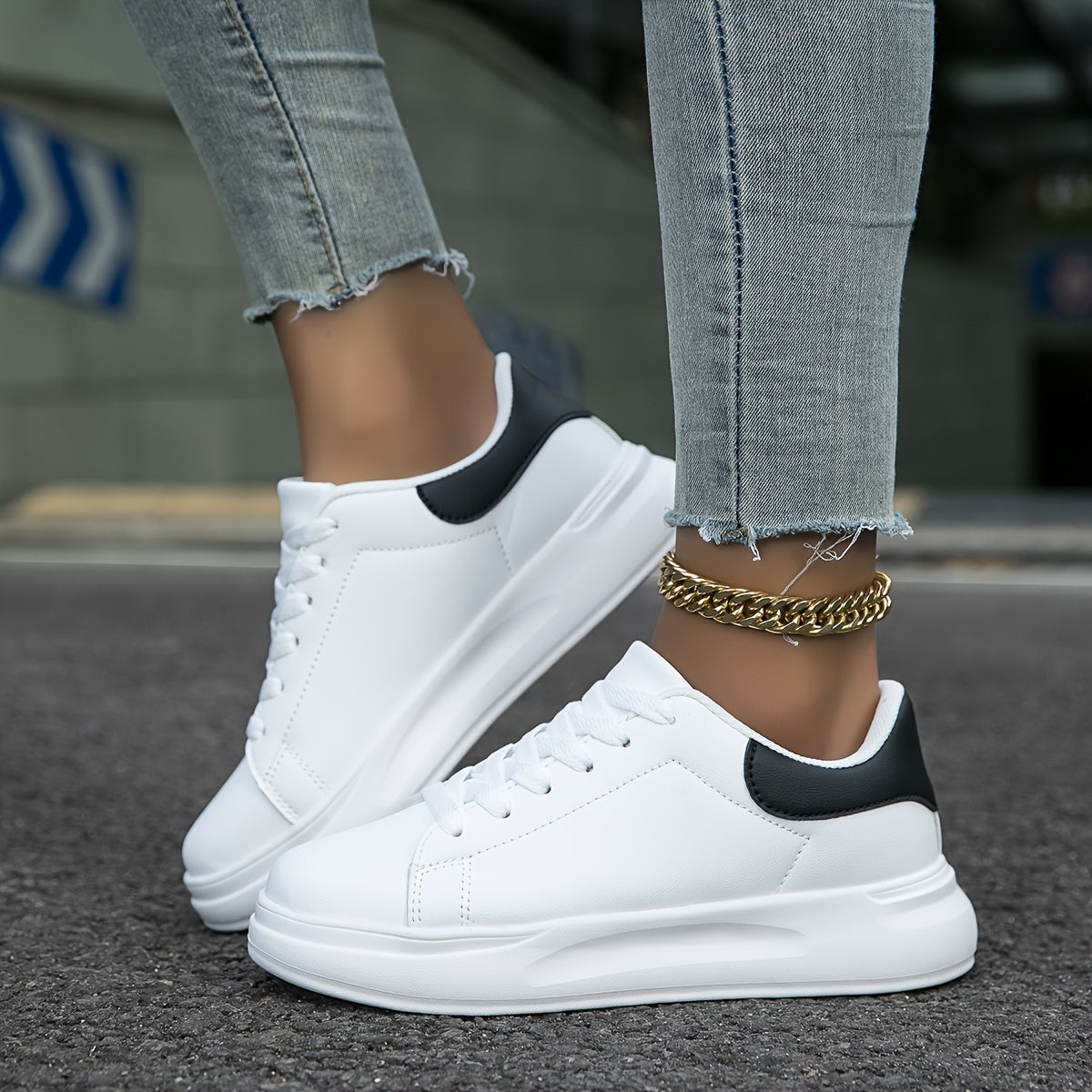 Women’s Casual Sneakers – Low-Top Minimalist Design – Comfortable Lace-Up Fit