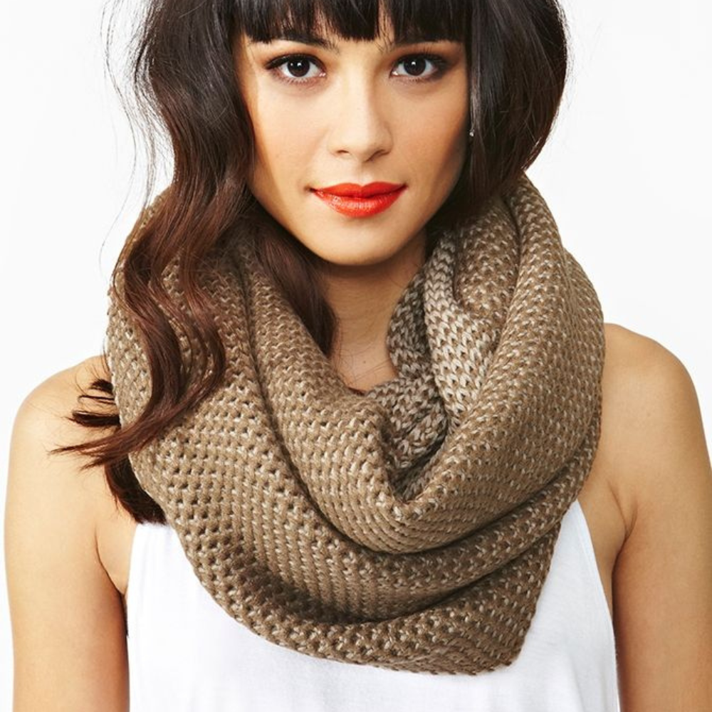 Women's elegant wool round scarf