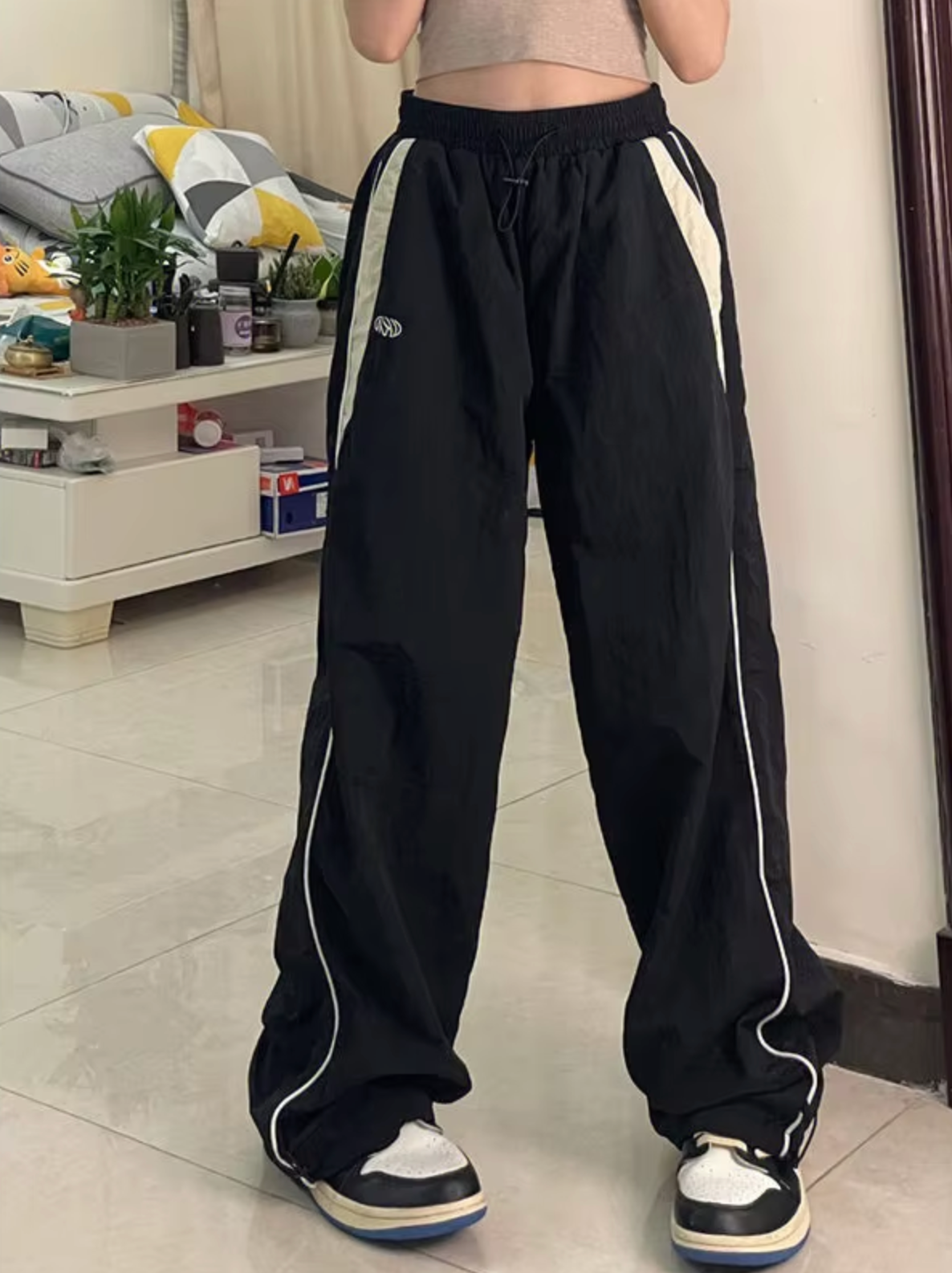 Women's wide leg sweatpants with elastic waistband