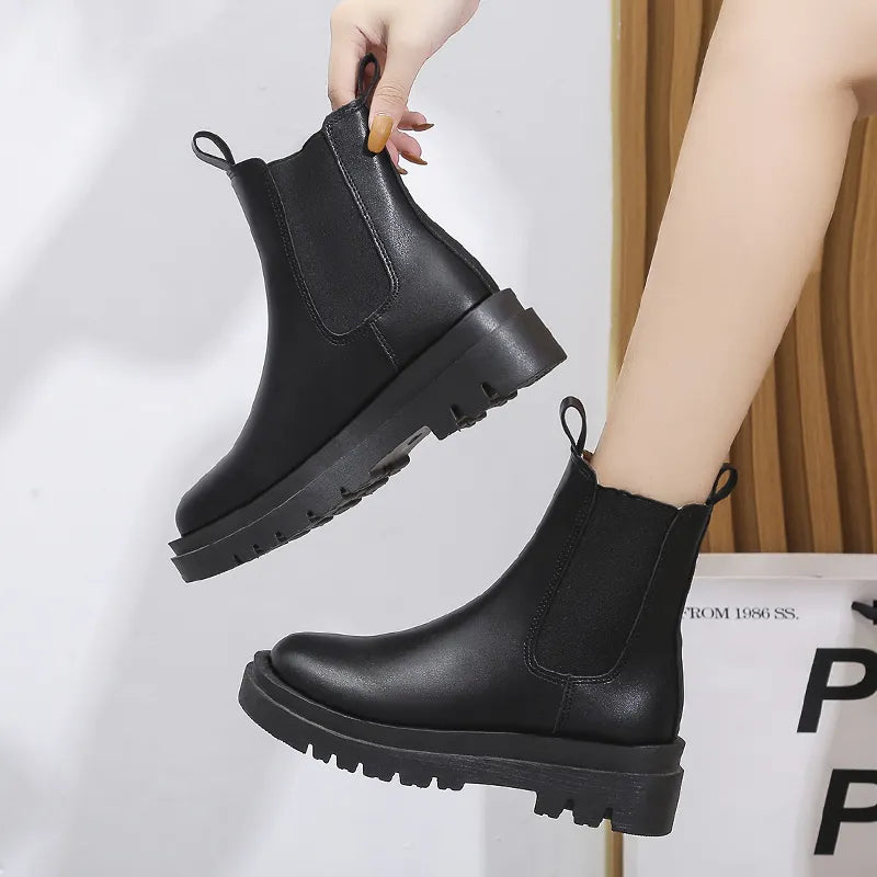 Women's thick-soled pull-on boots