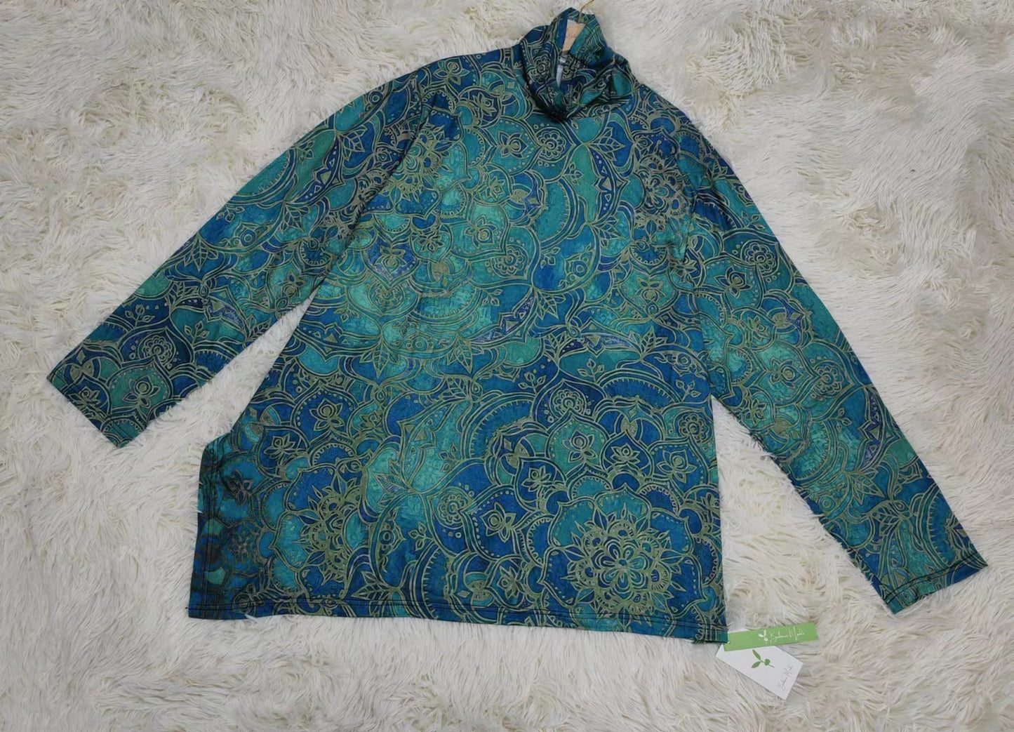 Women's ombre turtleneck sweater