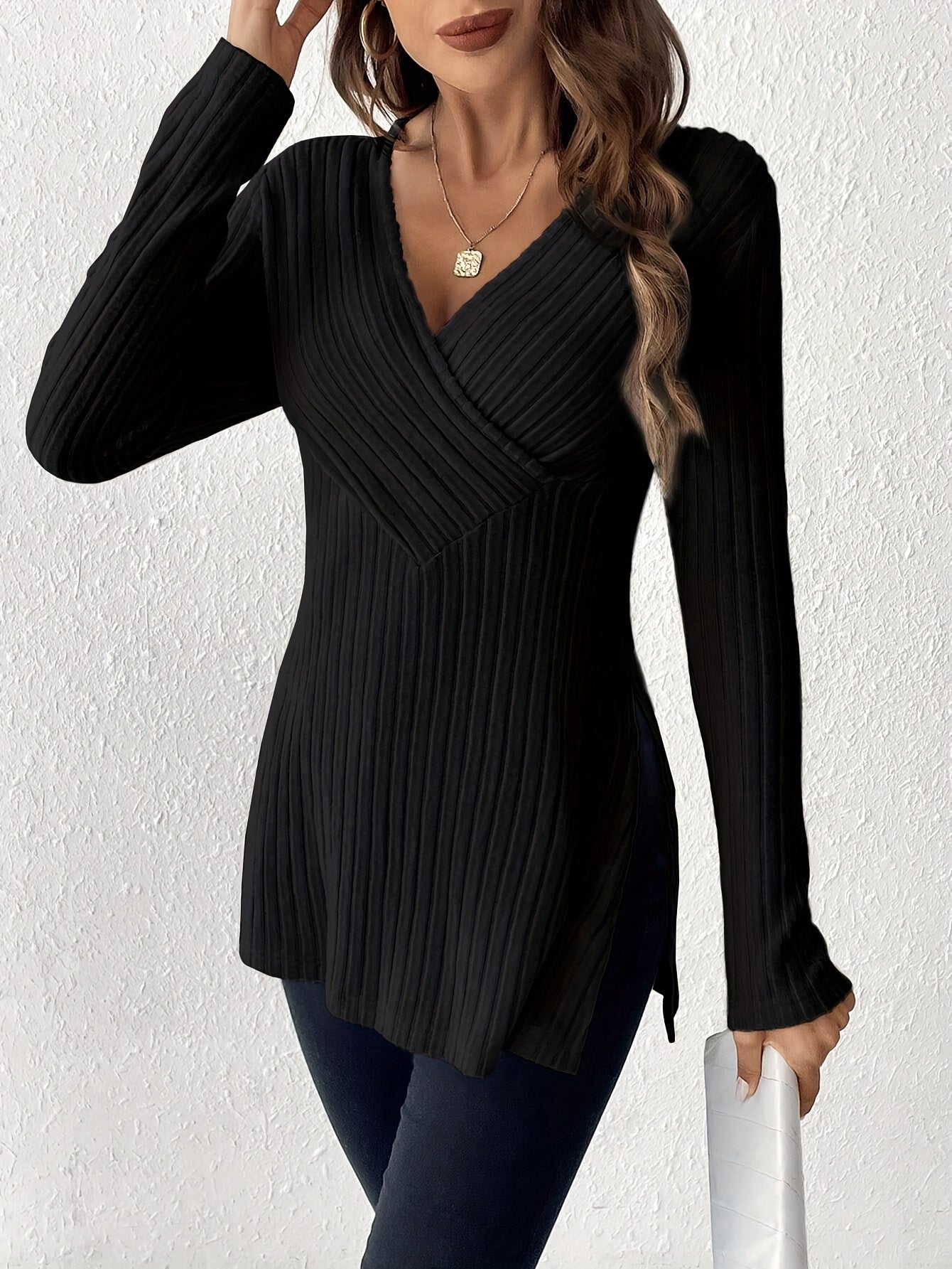 Solid color v-neck striped split-side t-shirt for women