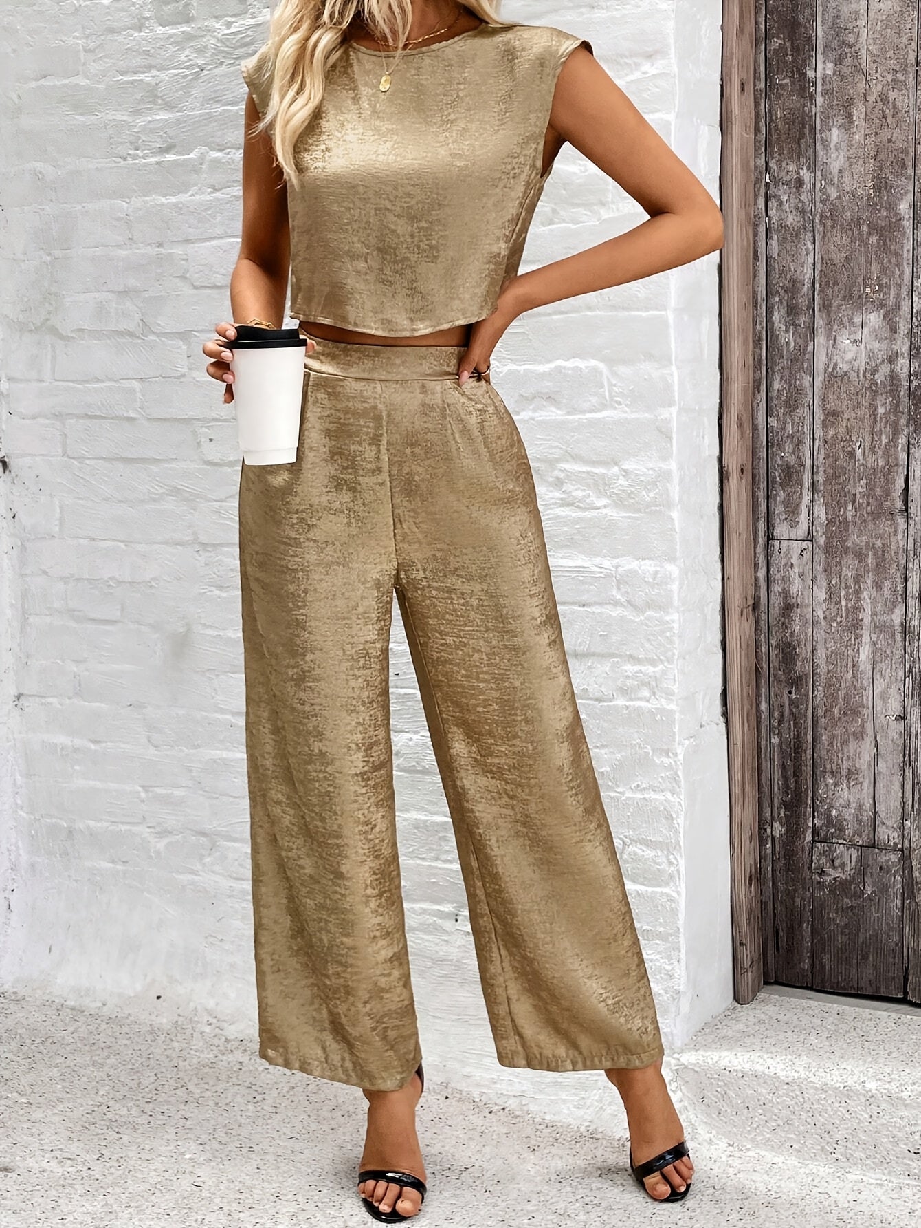 Elegant sleeveless crop top and wide-leg pants set for women