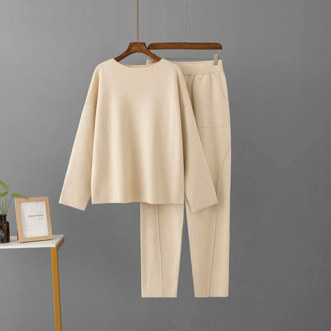 Women's cozy knitted two-piece tracksuit