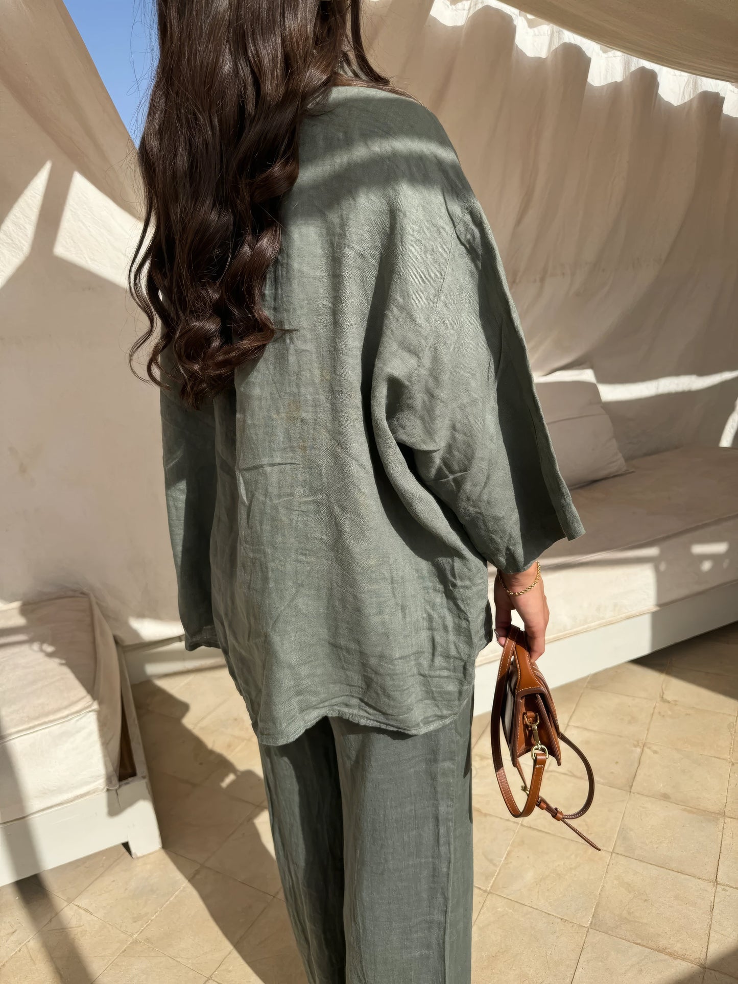 Women's Button-Up Shirt - Lightweight fabric - Relaxed Fit - Long Sleeve Casual Wear