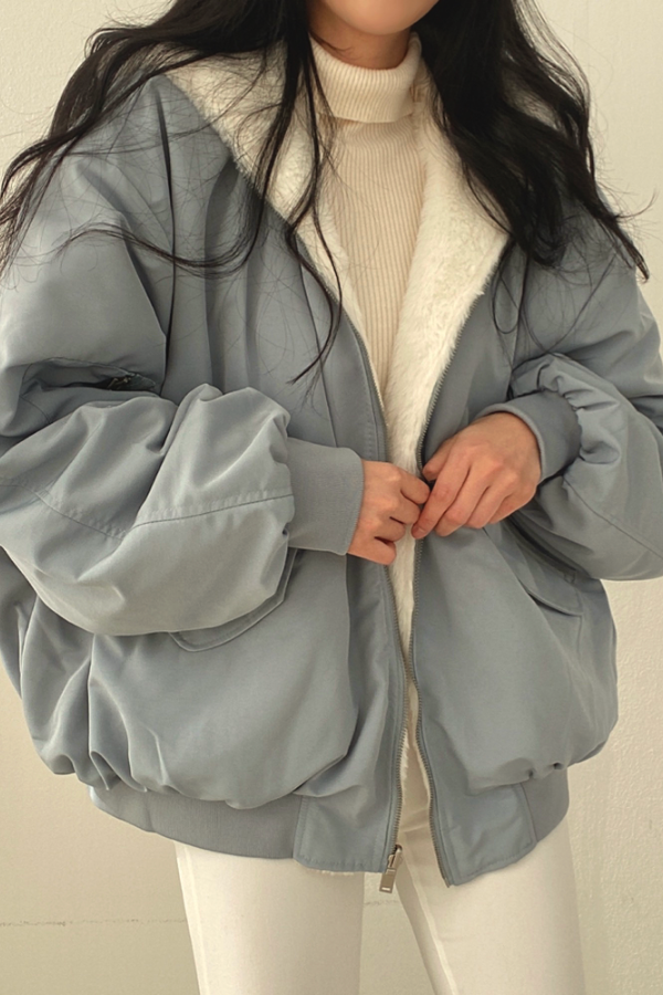 Stylish sherpa-lined winter jacket for women