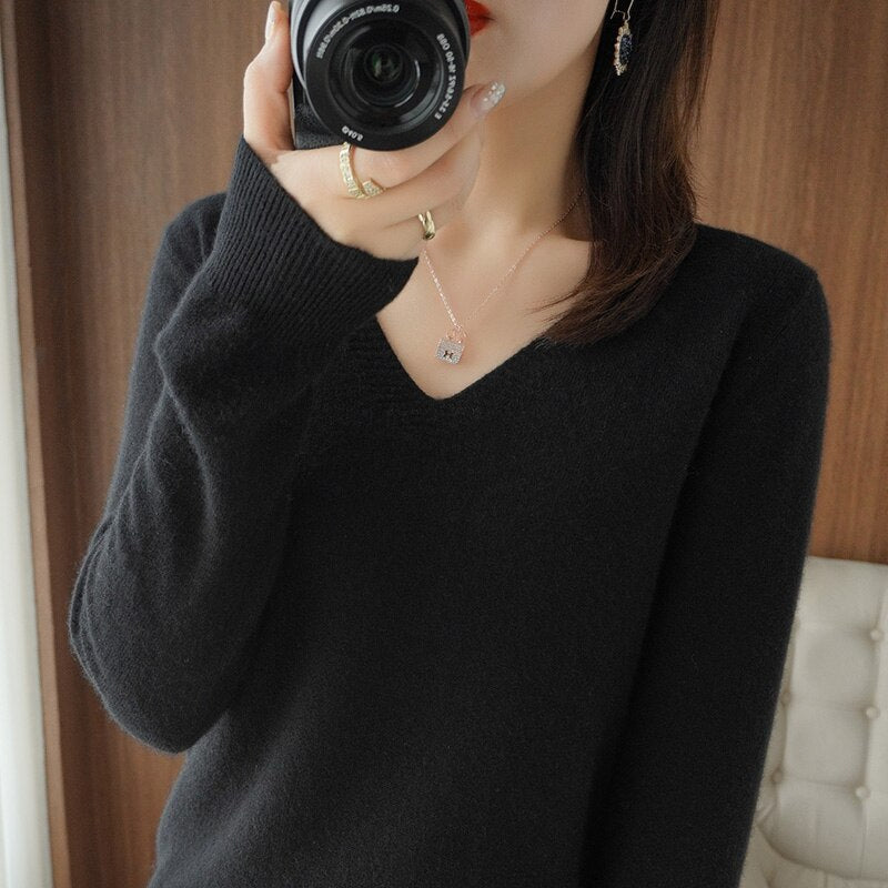 Women's knitted v-neck bottoming sweater