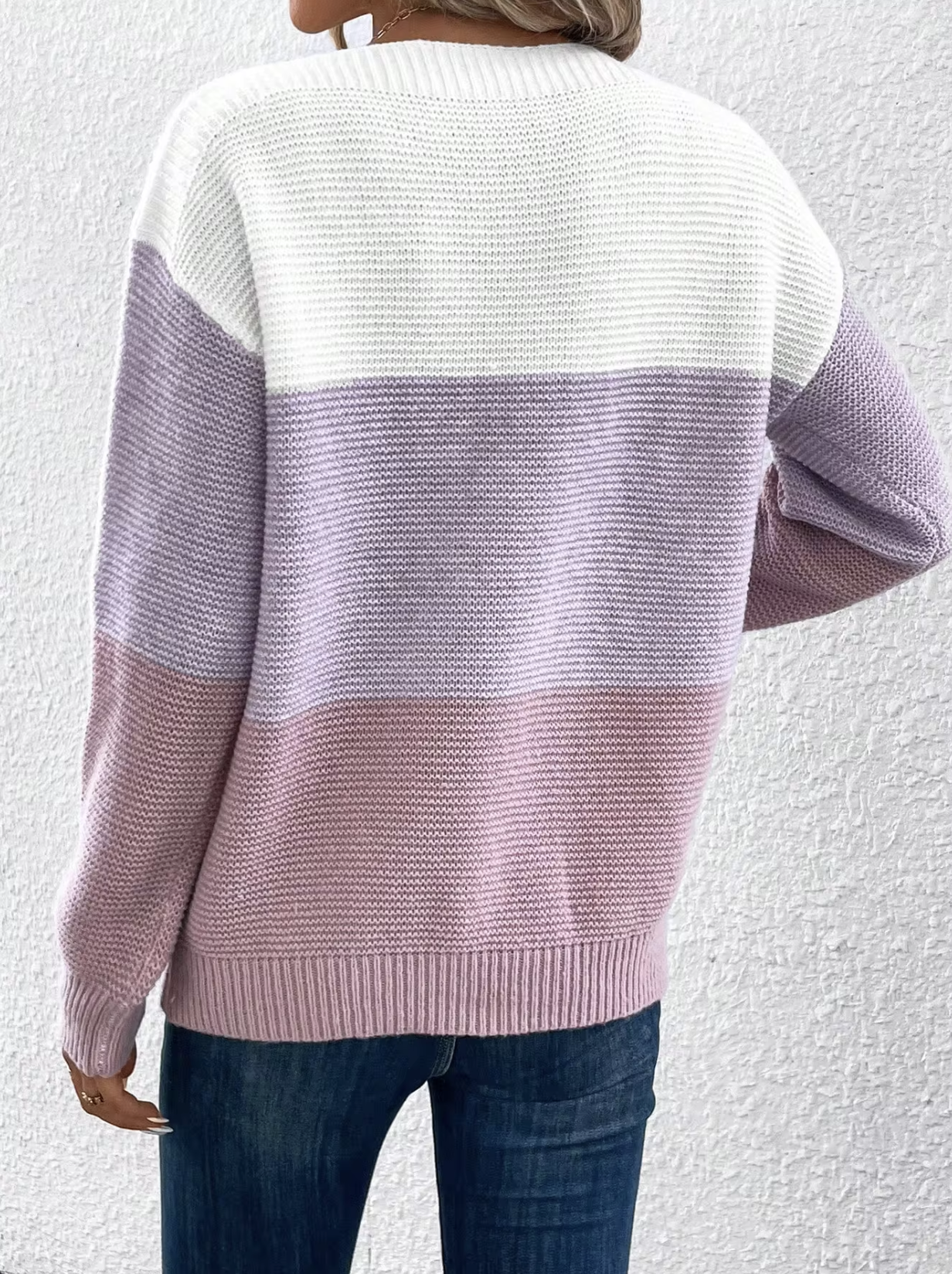 Women's knitted sweater with contrast color