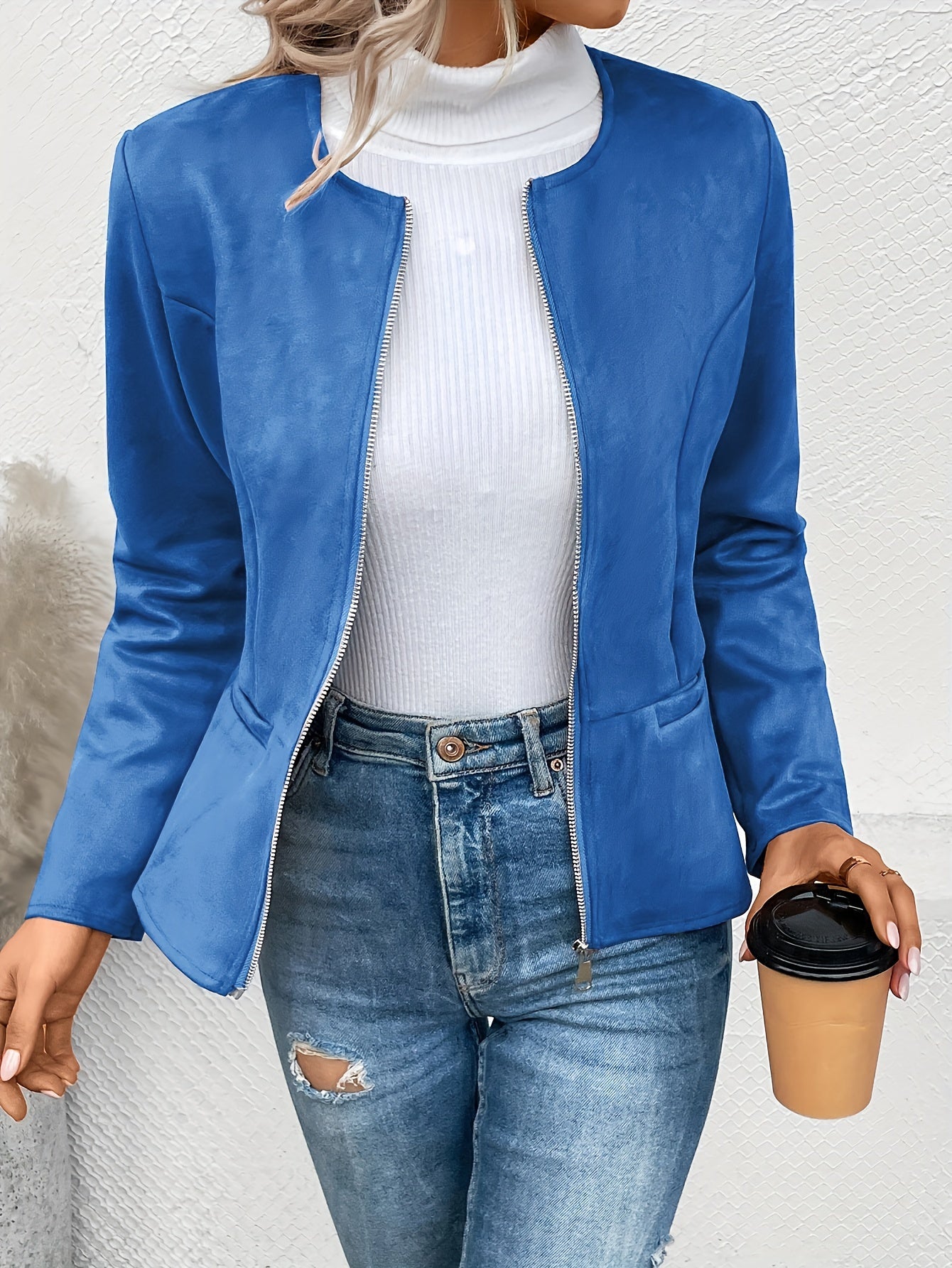 Slim fit long-sleeved elegant jacket with zipper closure for women