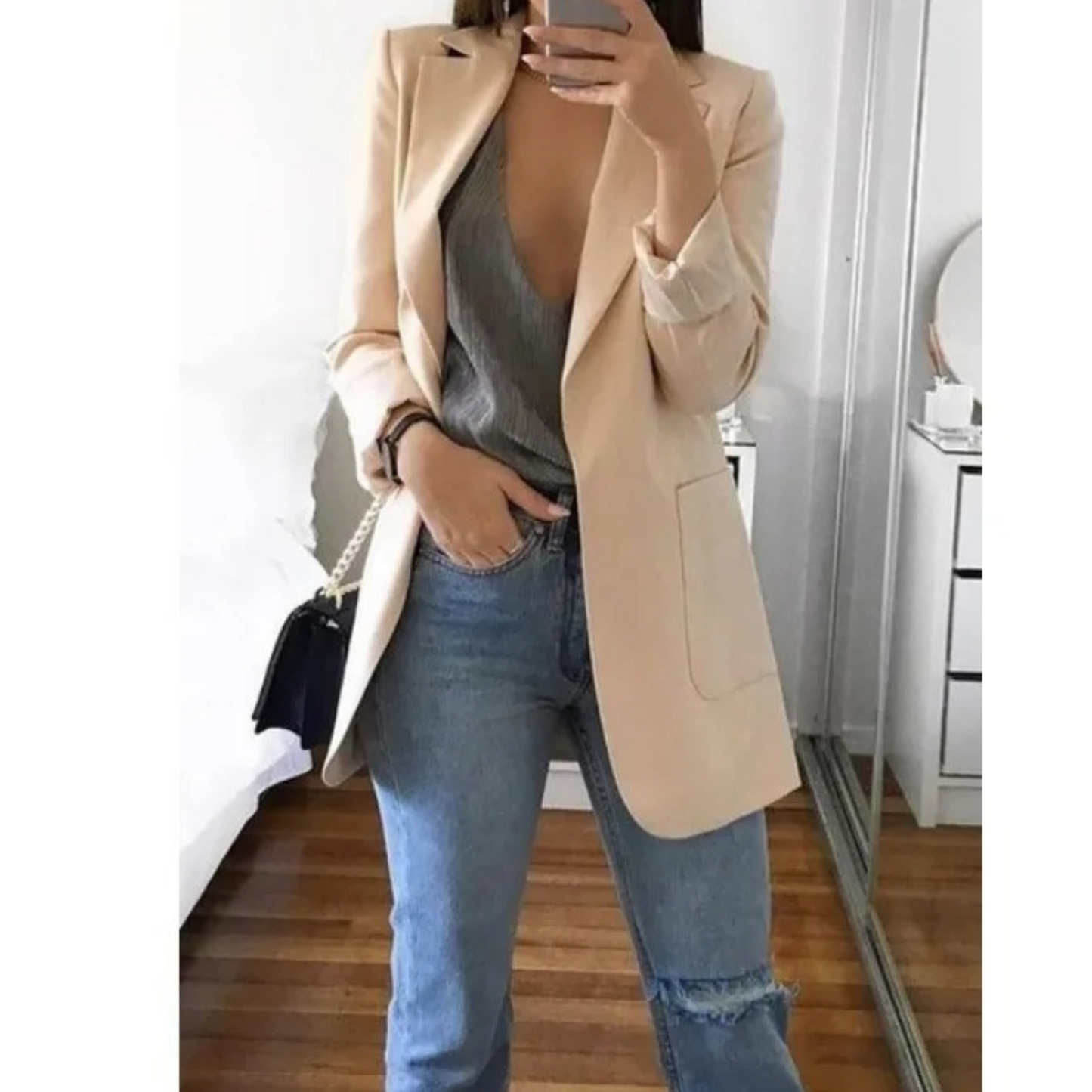 Women's notched blazer with lapel and pockets