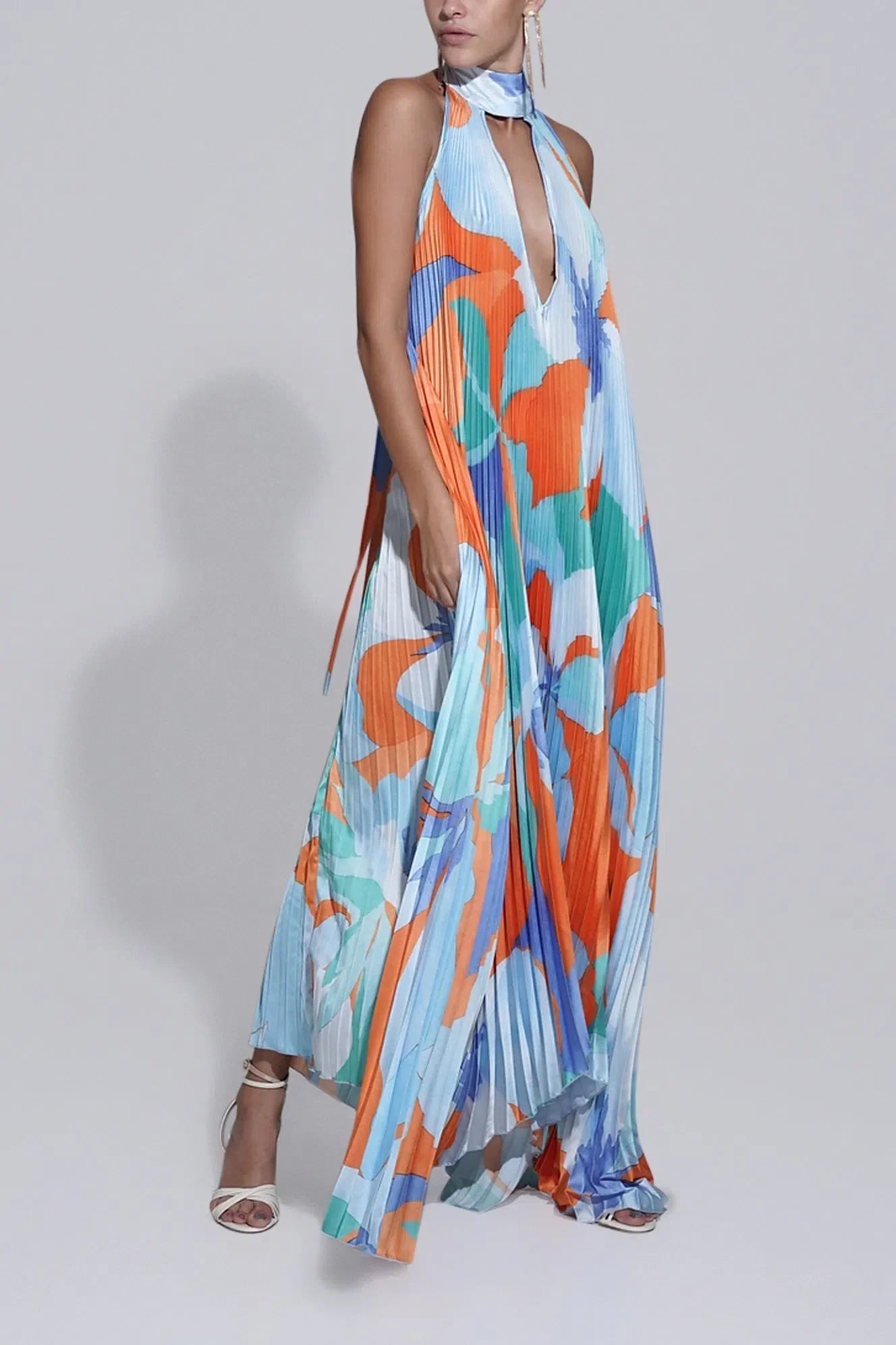 Women’s Maxi Dress - Halter Neck - Pleated Design - Keyhole Neckline - Elegant Fit