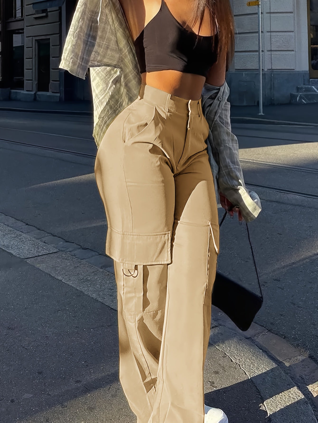 High-waisted wide-leg cargo pants with pockets for women