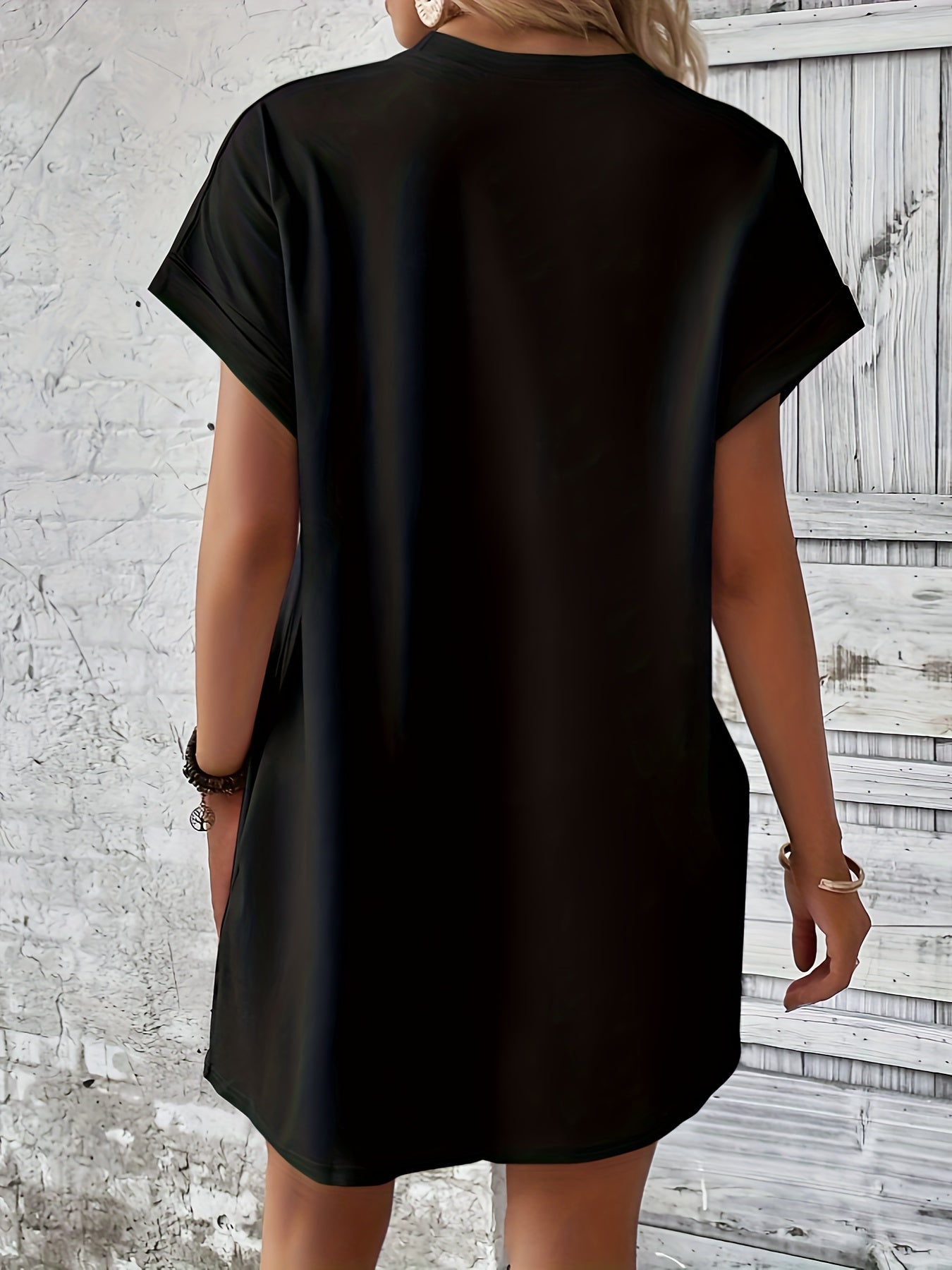 Women's T-Shirt Dress - Short Sleeve Loose Fit - Graphic Print - Pocket Casual Wear