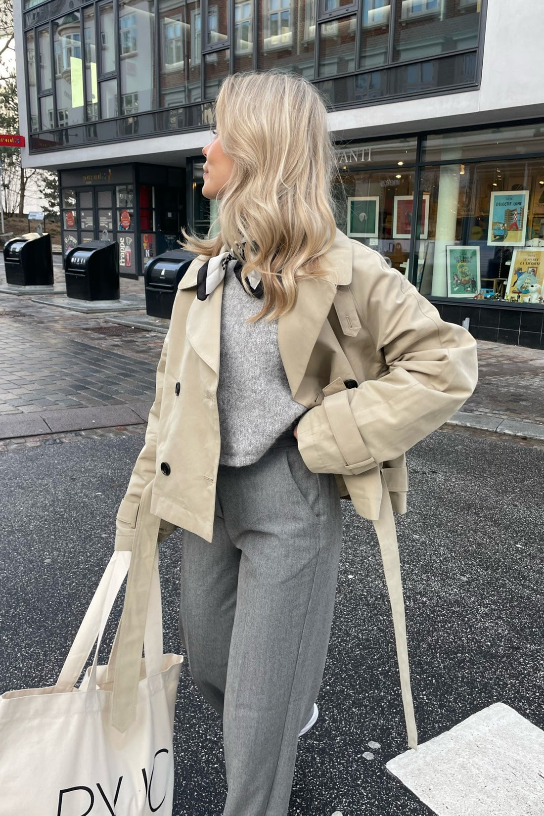 Women's coat in beige with belt