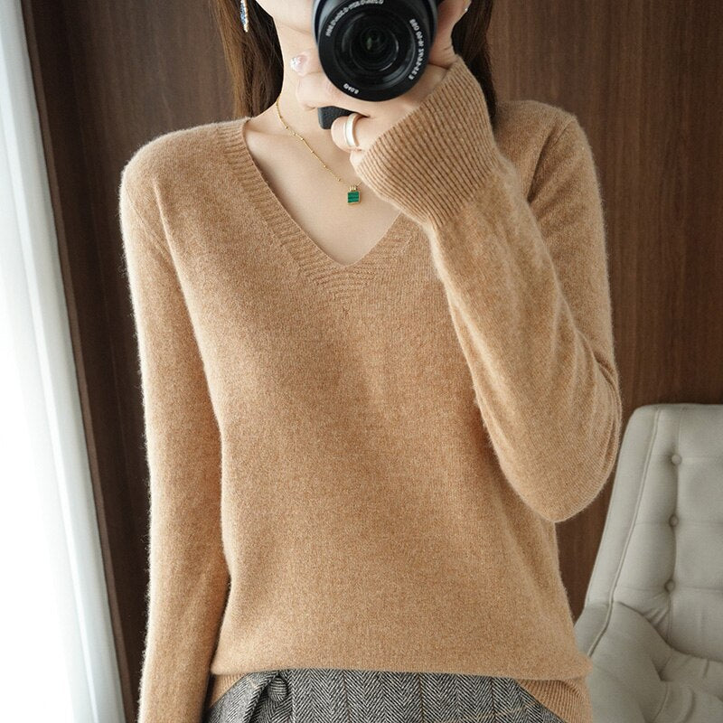 Women's knitted v-neck bottoming sweater