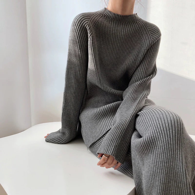 Women's casual two-piece sweater suit with wide-leg pants