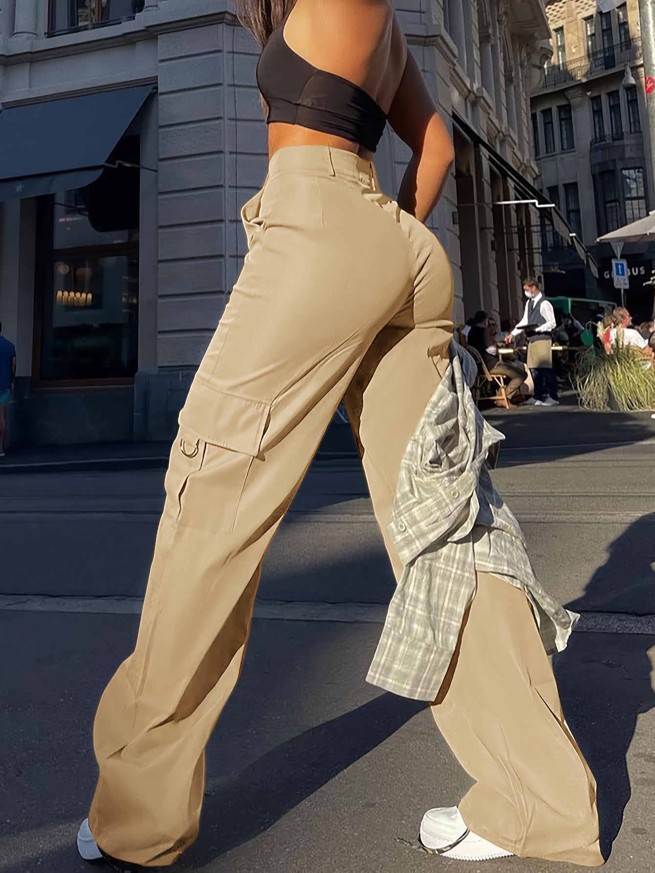 High-waisted wide-leg cargo pants with pockets for women