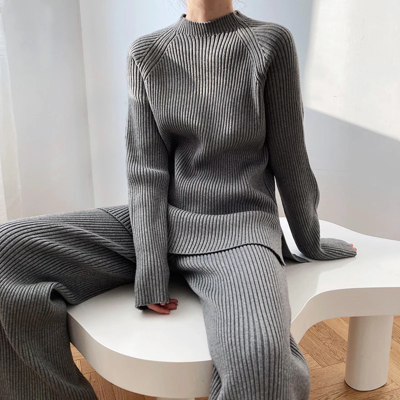 Women's casual two-piece sweater suit with wide-leg pants