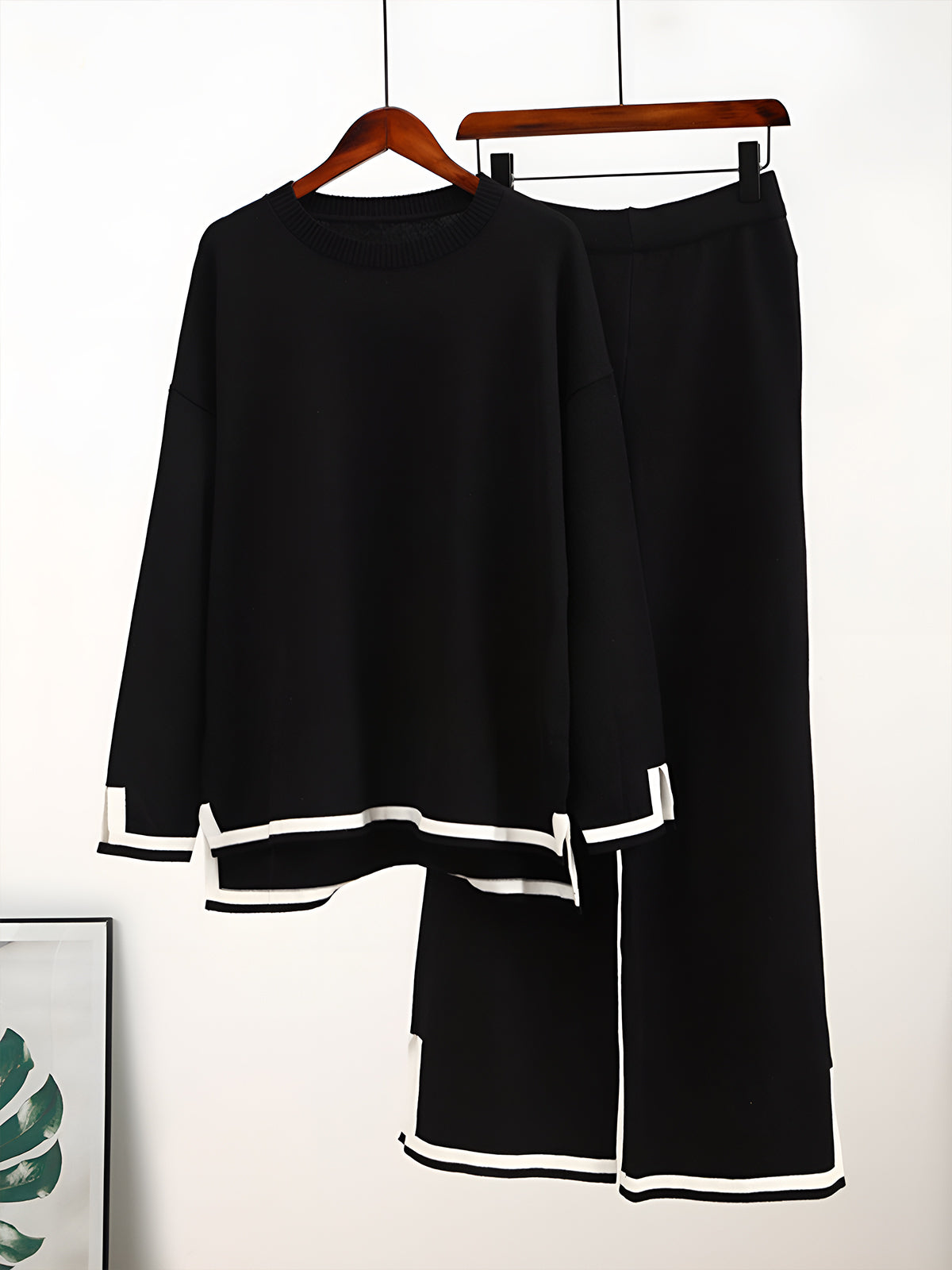 Women's elegant 2-piece lounge set made of stretch knit