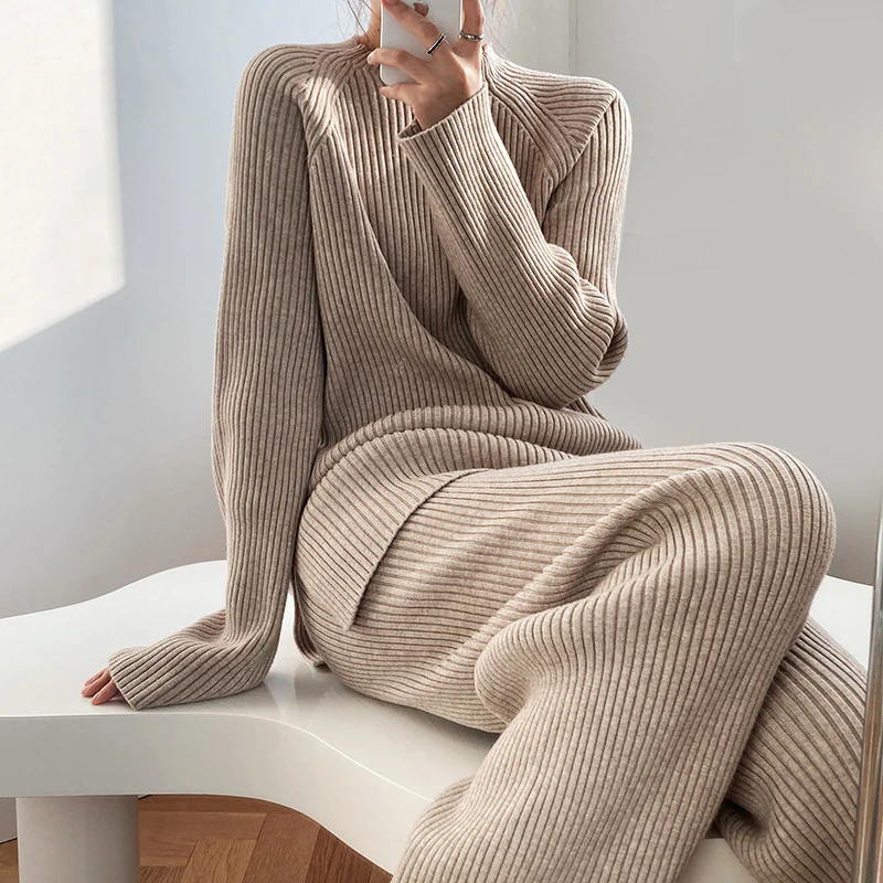 Women's casual two-piece sweater suit with wide-leg pants