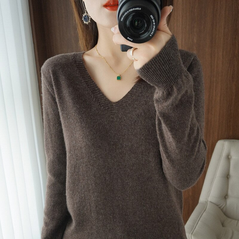 Women's knitted v-neck bottoming sweater