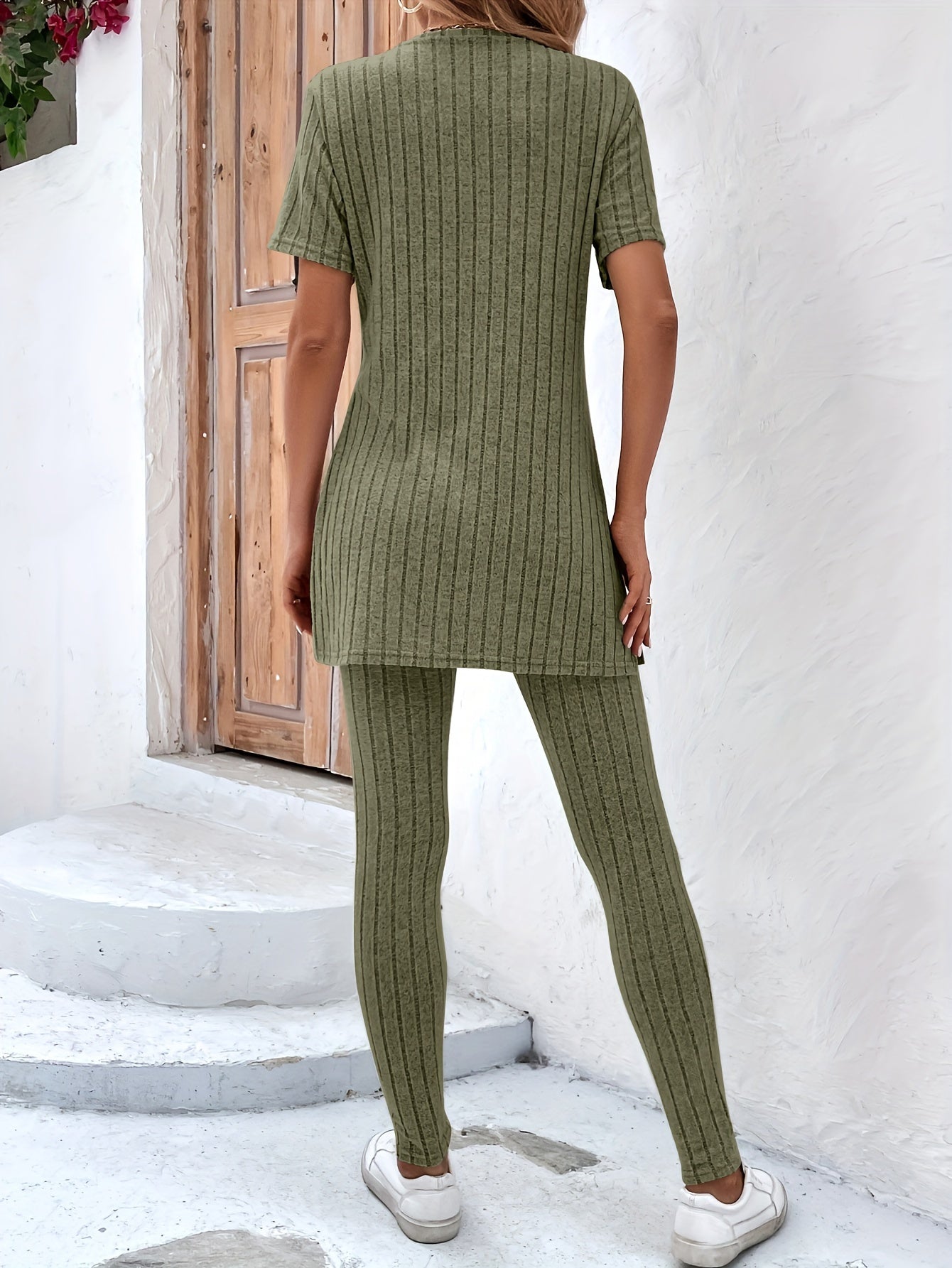 Solid color T-shirt and skinny pants two-piece suit for women