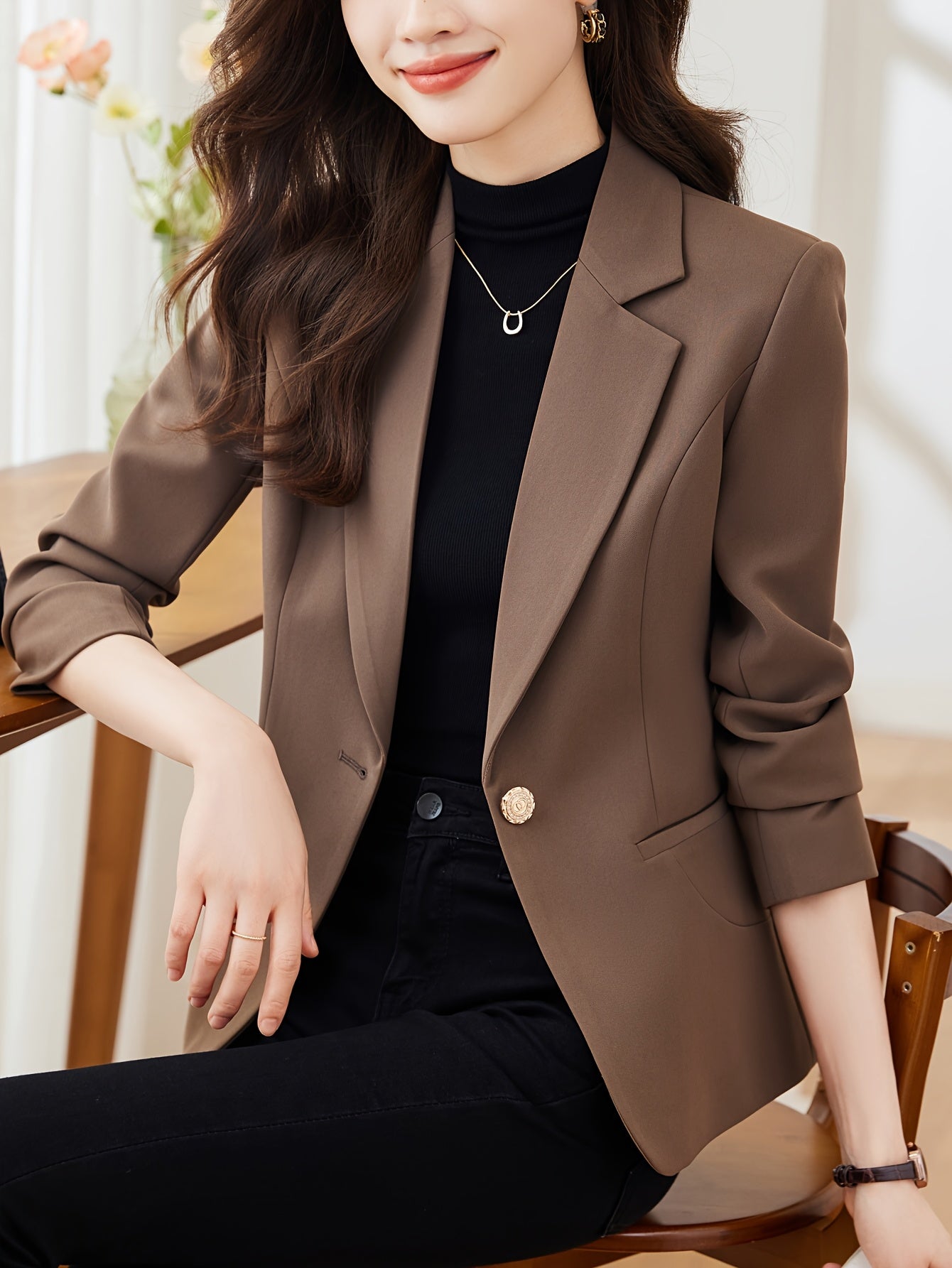 Single-button tailored blazer with notched lapel and long sleeves for women