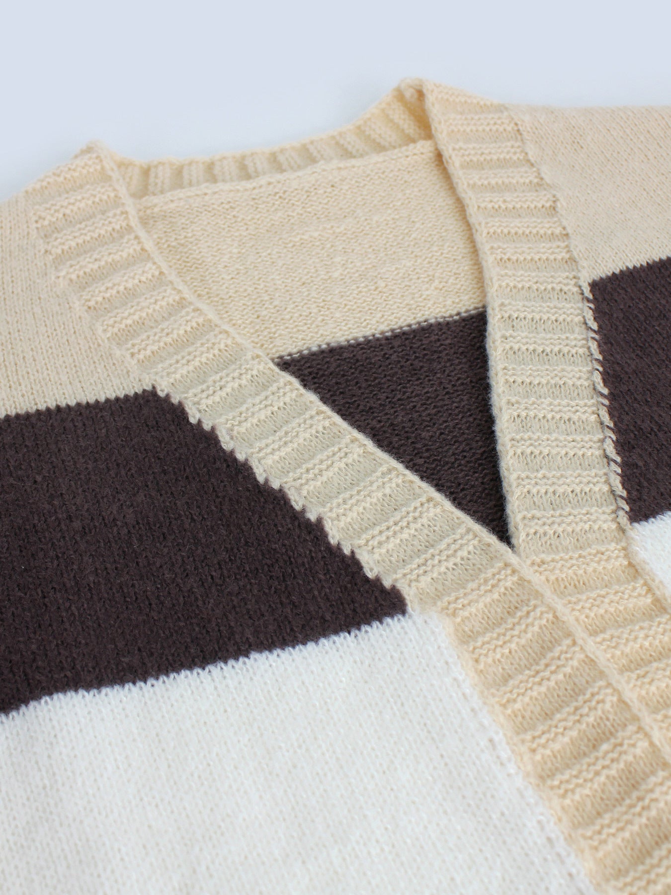 Women's knitted cardigan with drop shoulder sleeves