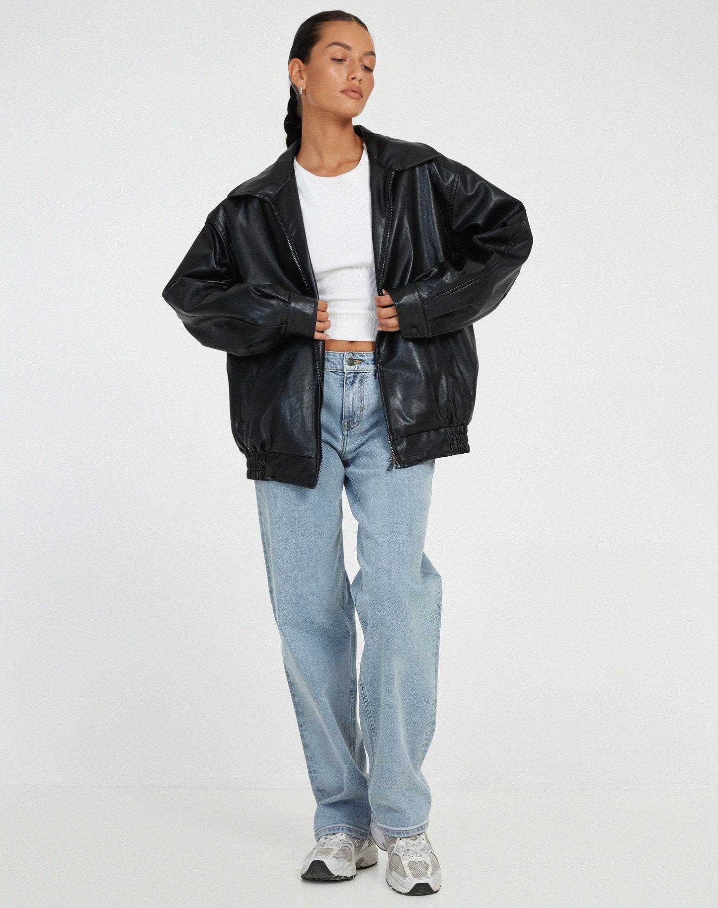 Women’s Leather Jacket – Oversized Fit – Zipper Front – Hip Length – Casual Outerwear