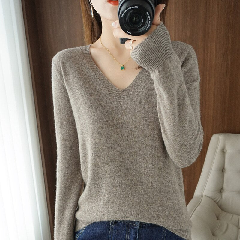 Women's knitted v-neck bottoming sweater