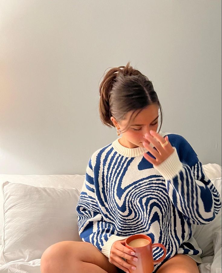 Women's urban loose abstract swirl pattern sweater