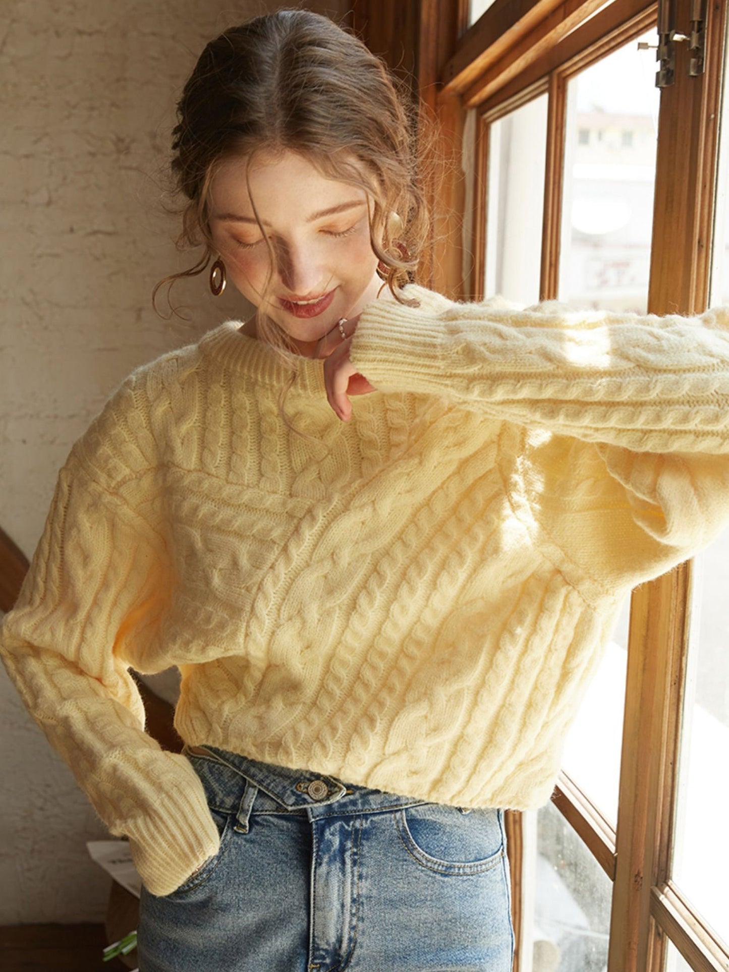 Textured oversized sweater for women with round neck