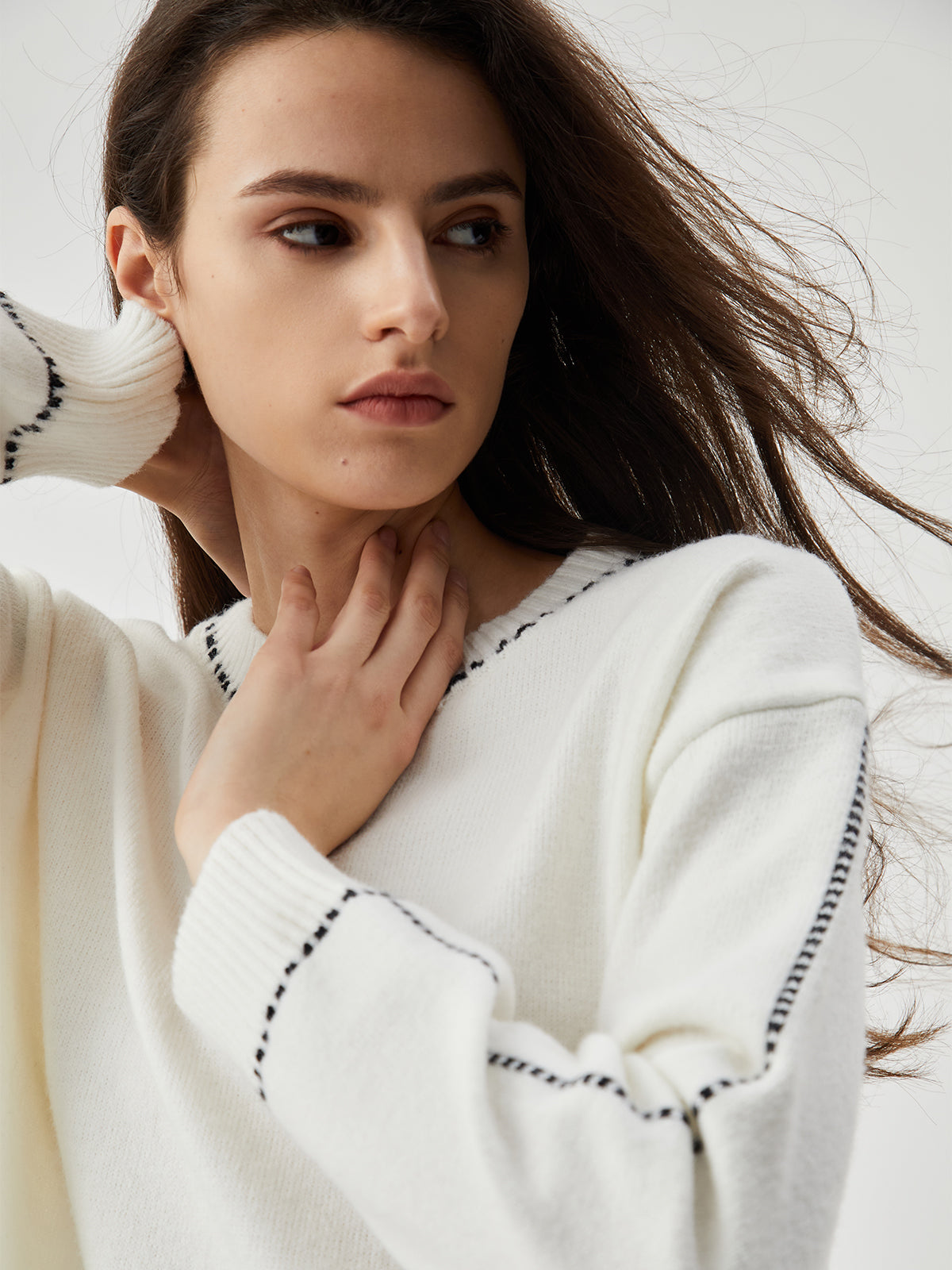 Women's knit contrast trim crew neck sweater