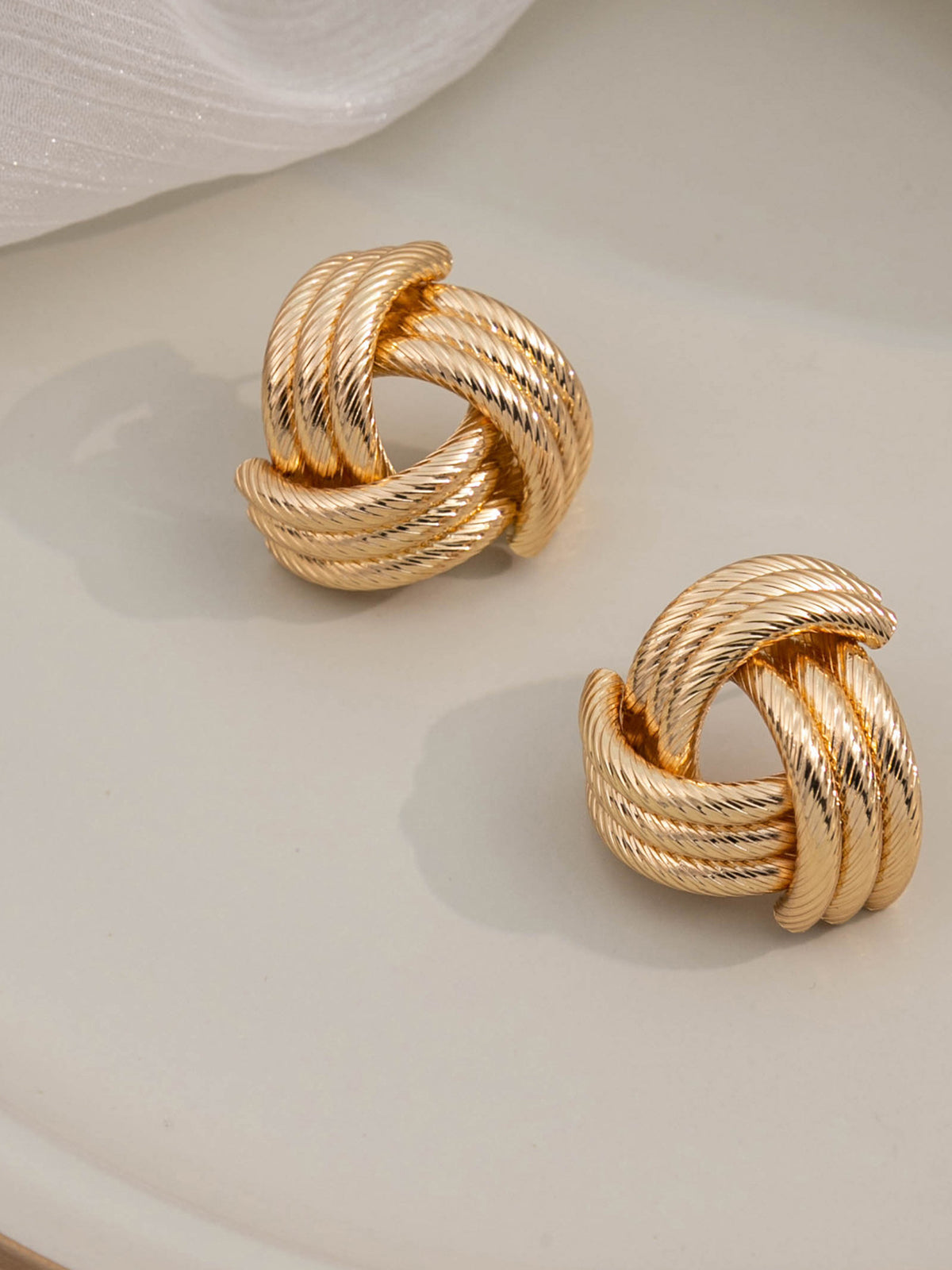 Moani - vintage knotted stud earrings