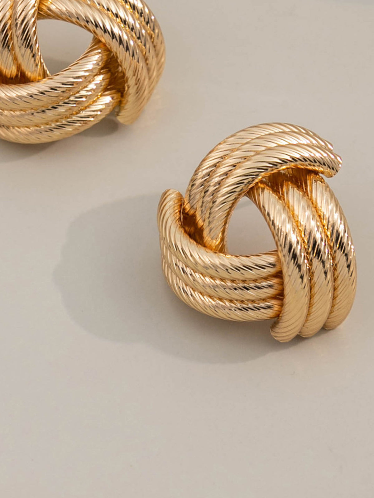 Moani - vintage knotted stud earrings
