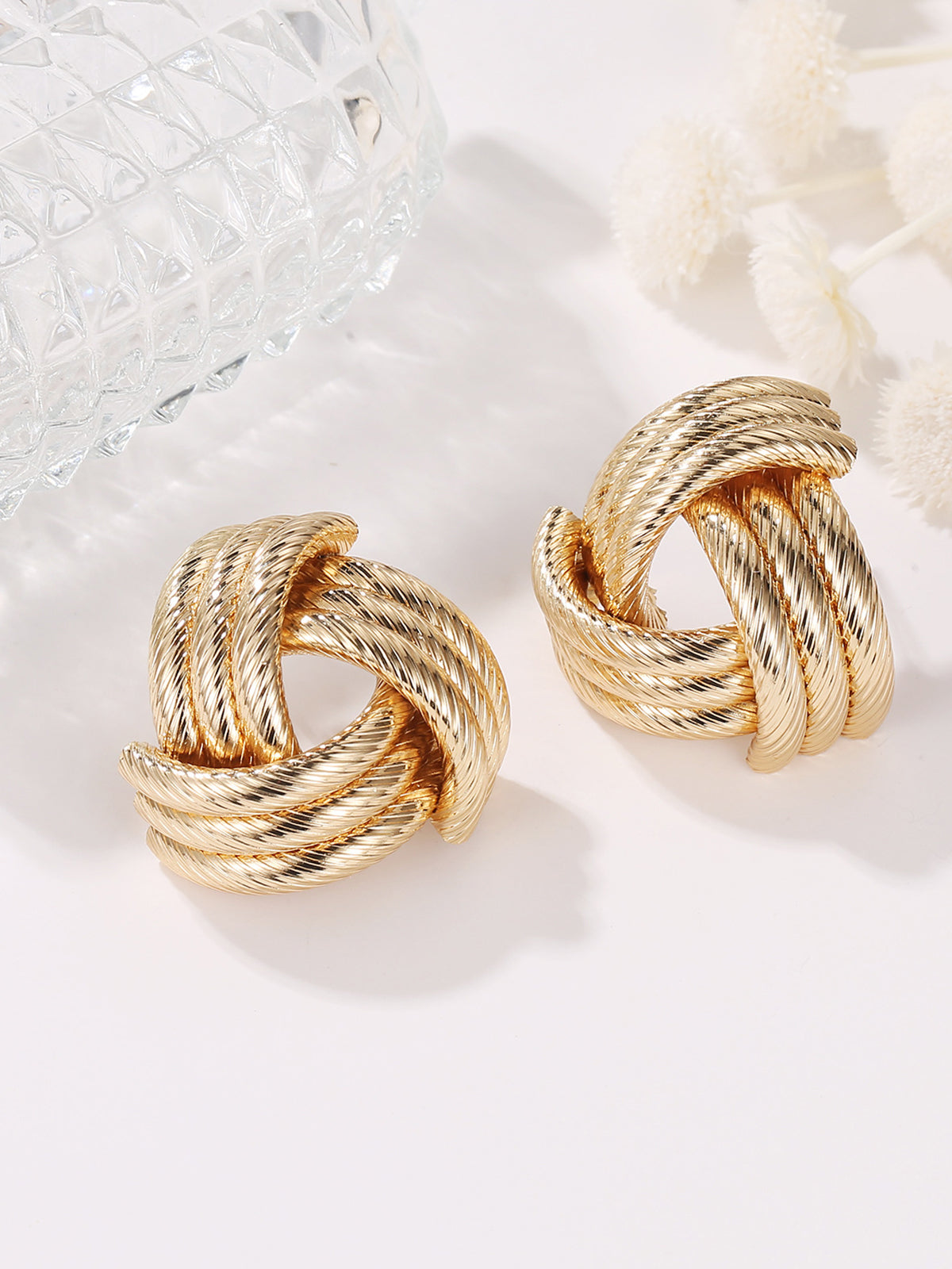 Moani - vintage knotted stud earrings