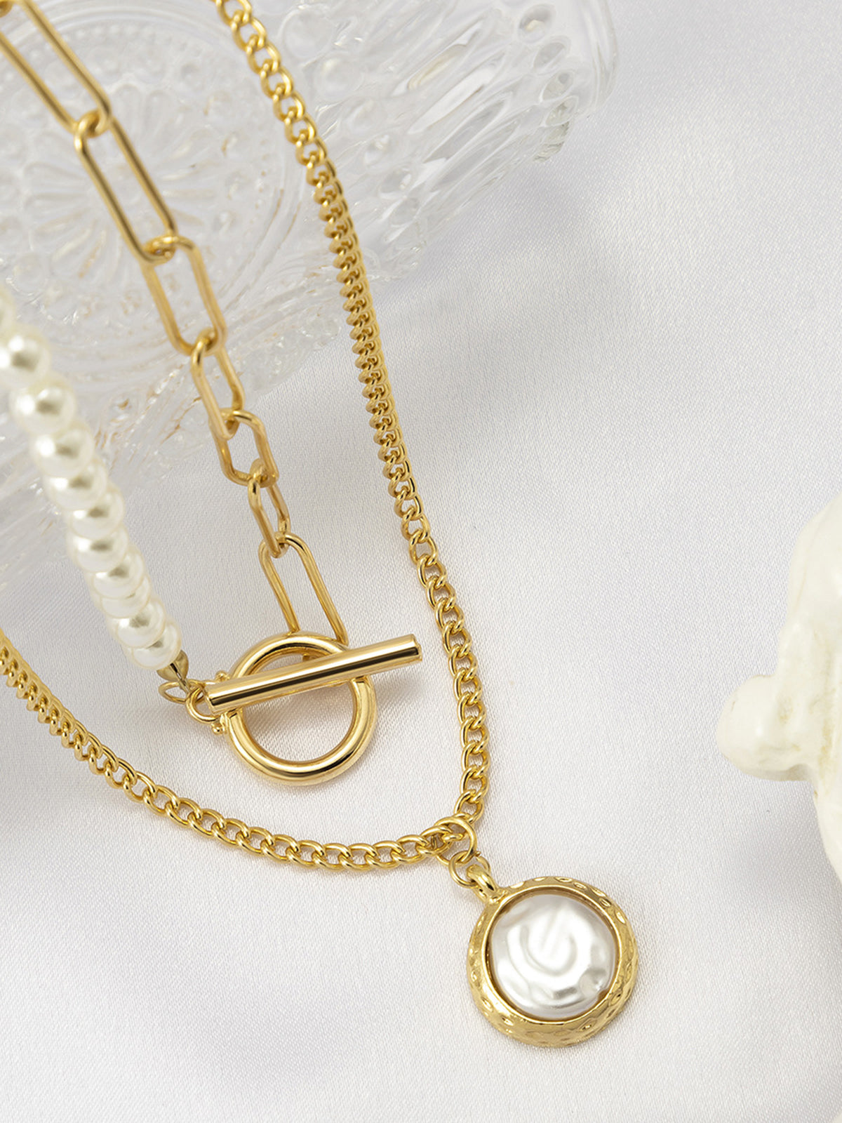 Makena - faux pearl disc pendant necklace set